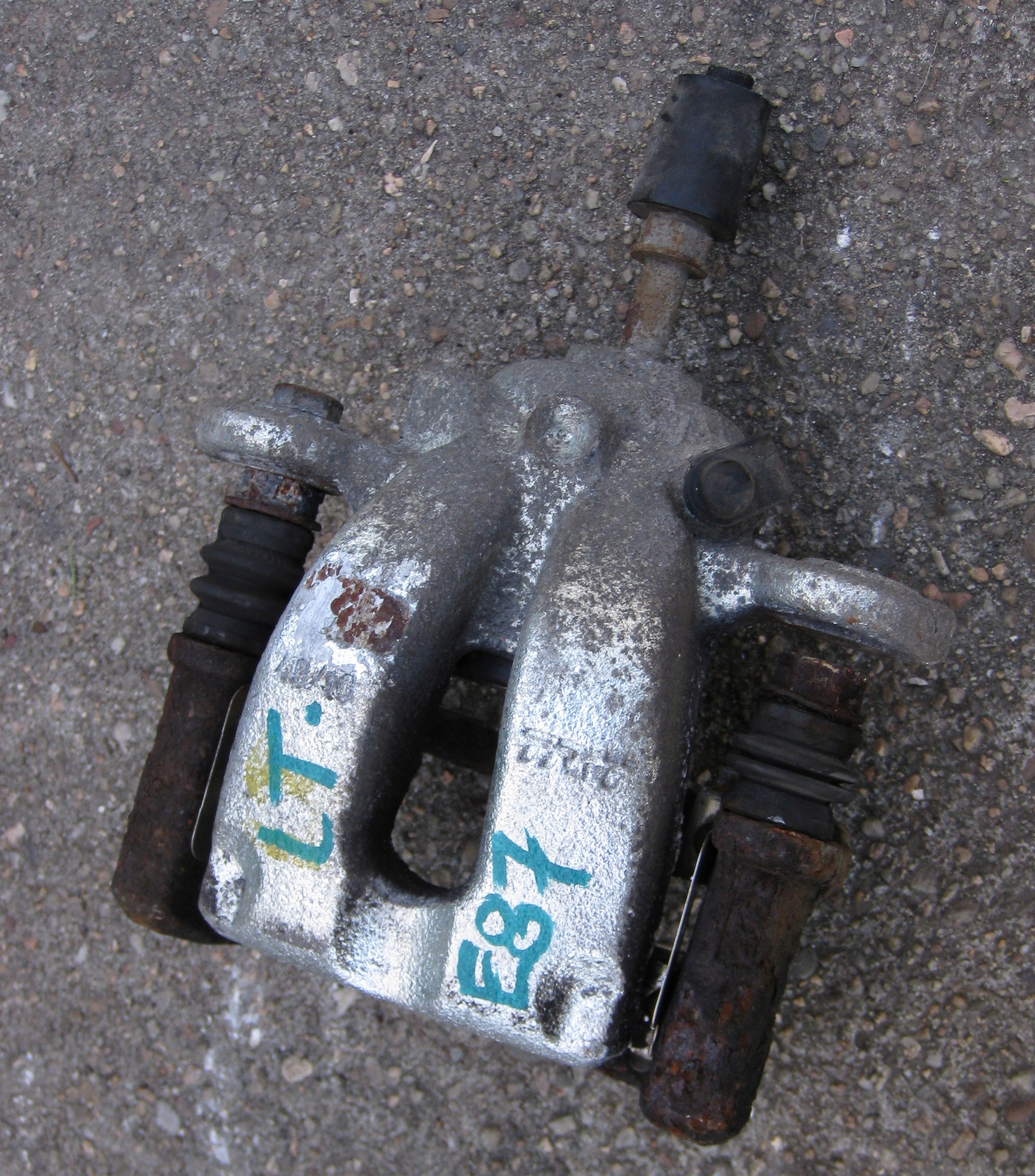 BMW E87 2.0D 08R caliper brake left rear part