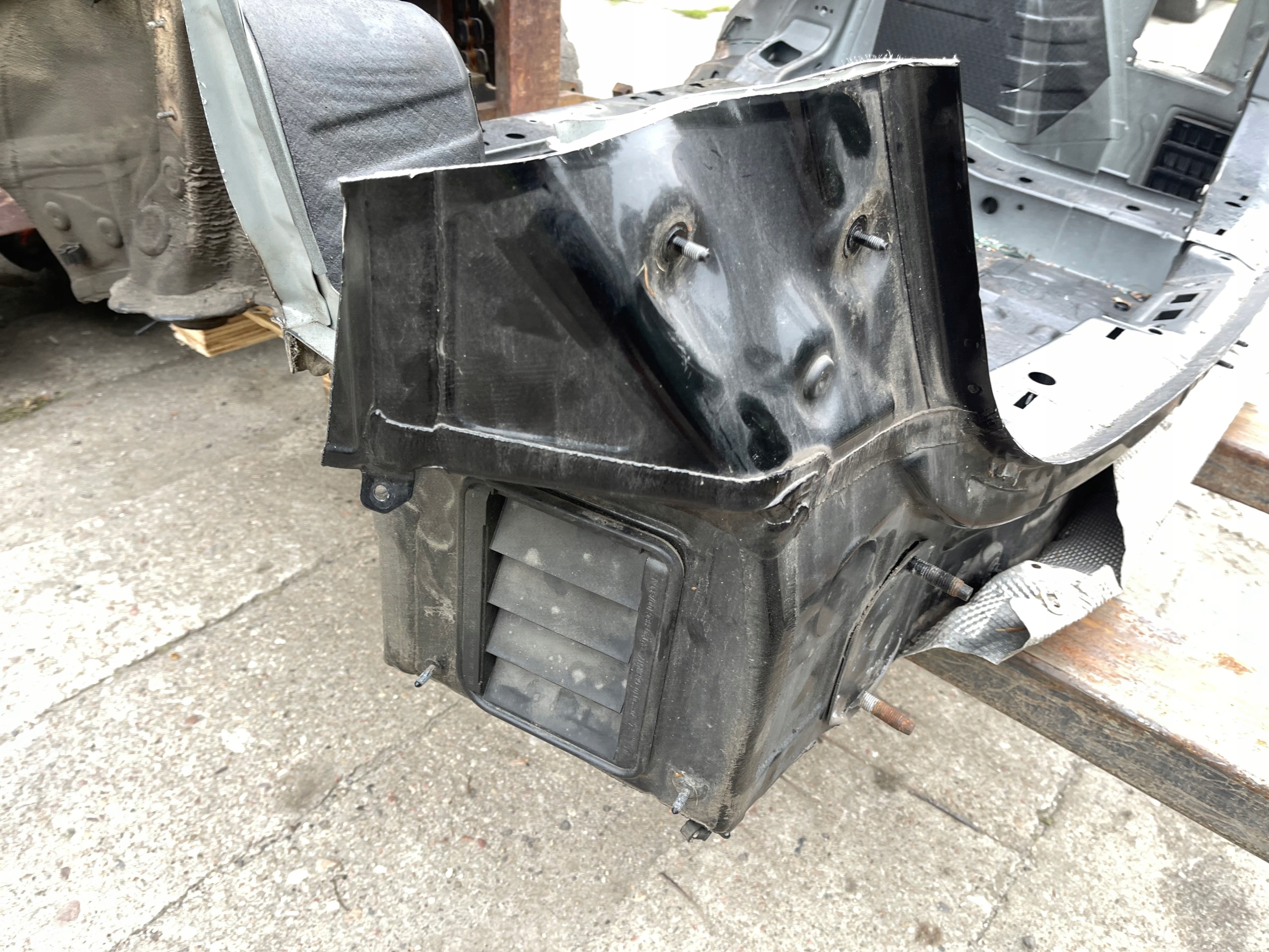 BMW F45 Active Tourer sump rear panel sump quarter 668