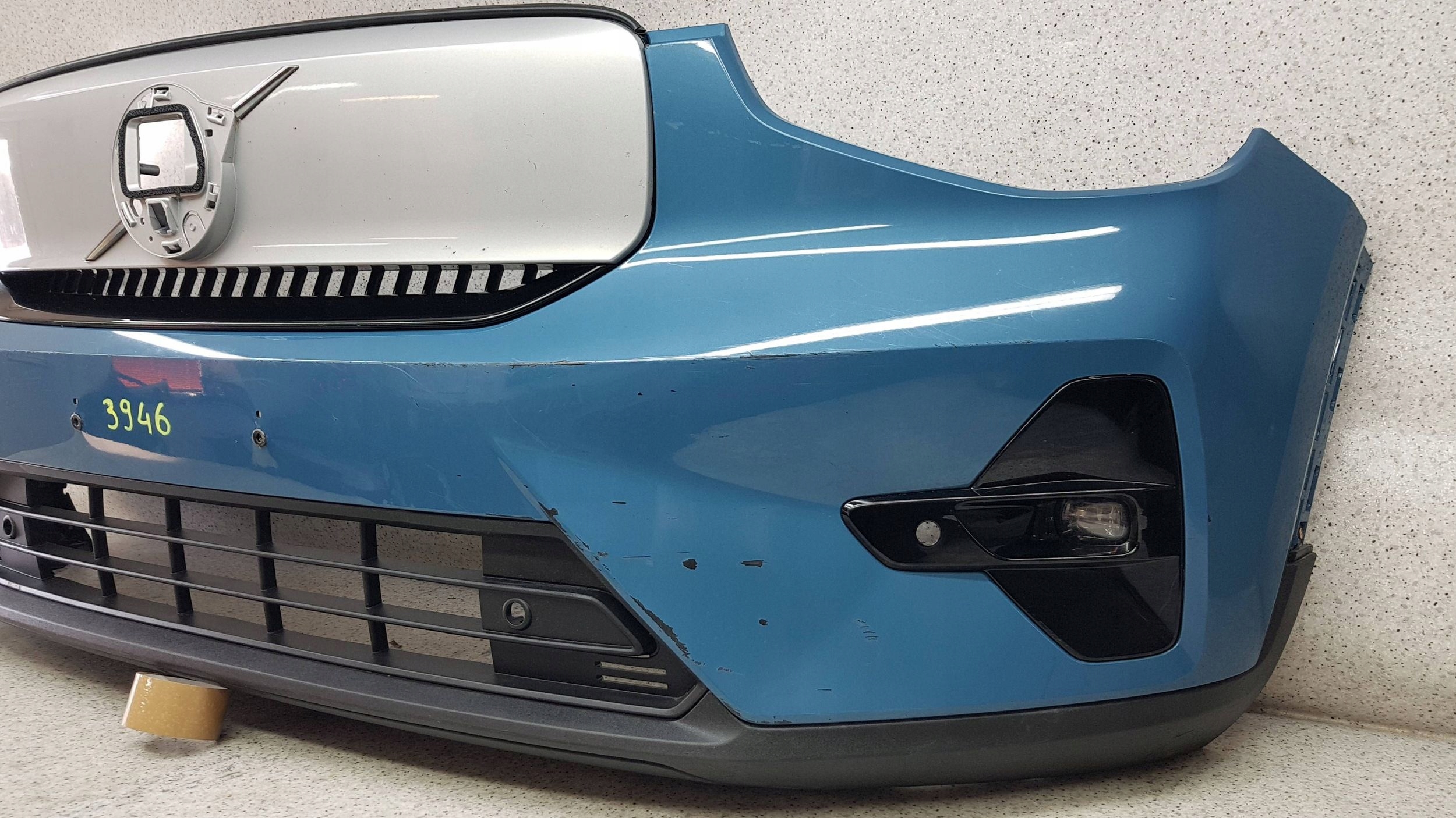 VOLVO XC40 C40 RECHARGE bumper front 31690933