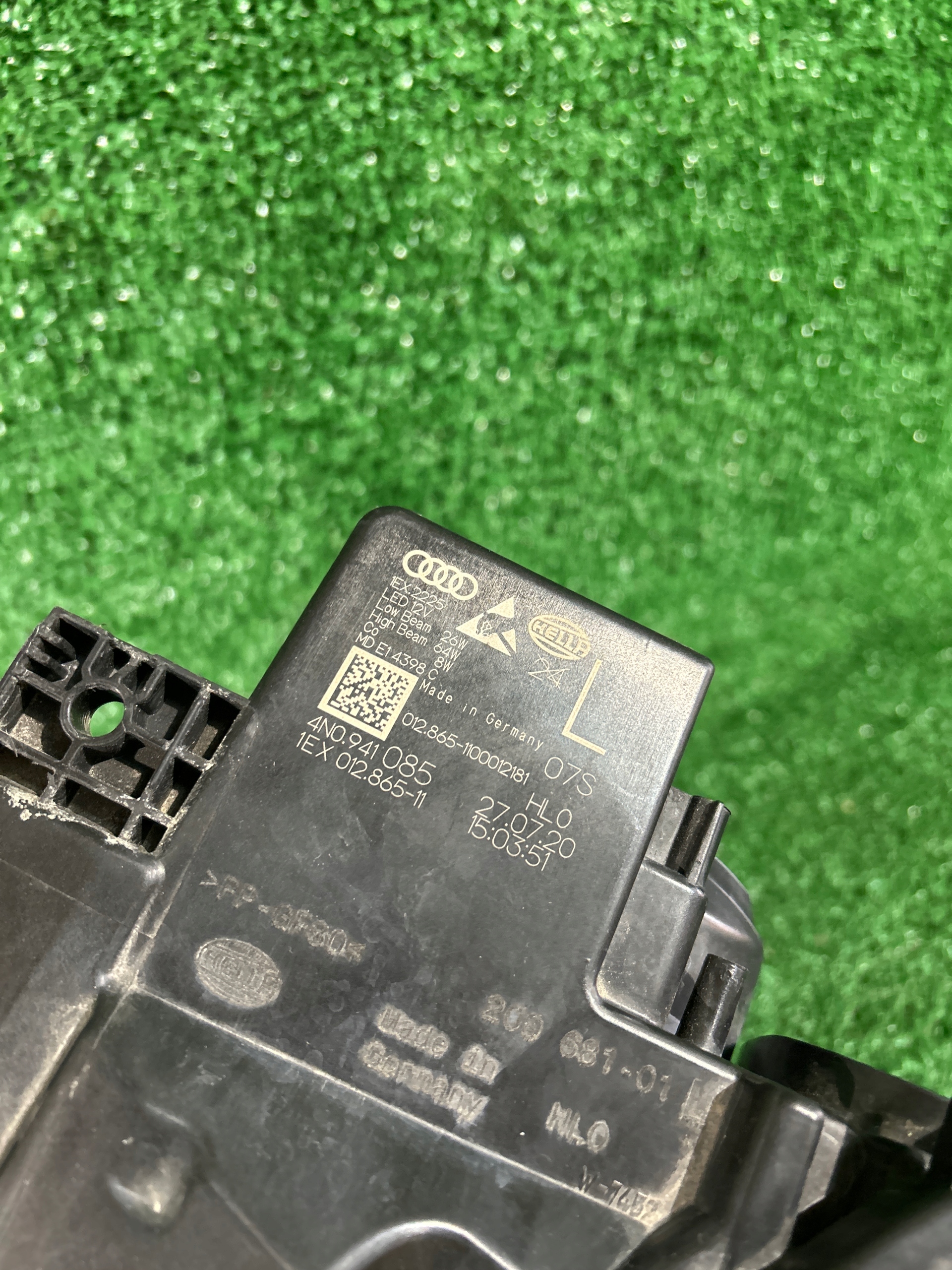 REFLEKTOR links AUDI A8 D5 LASER 4N0941085