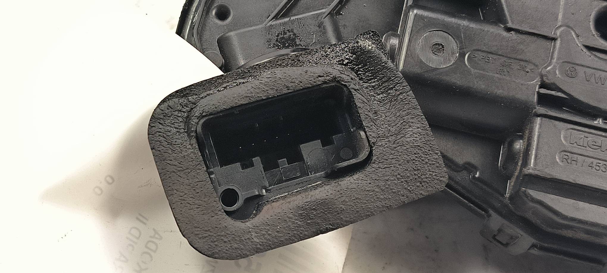 lock door right rear part 5TA839016E SKODA RAPID