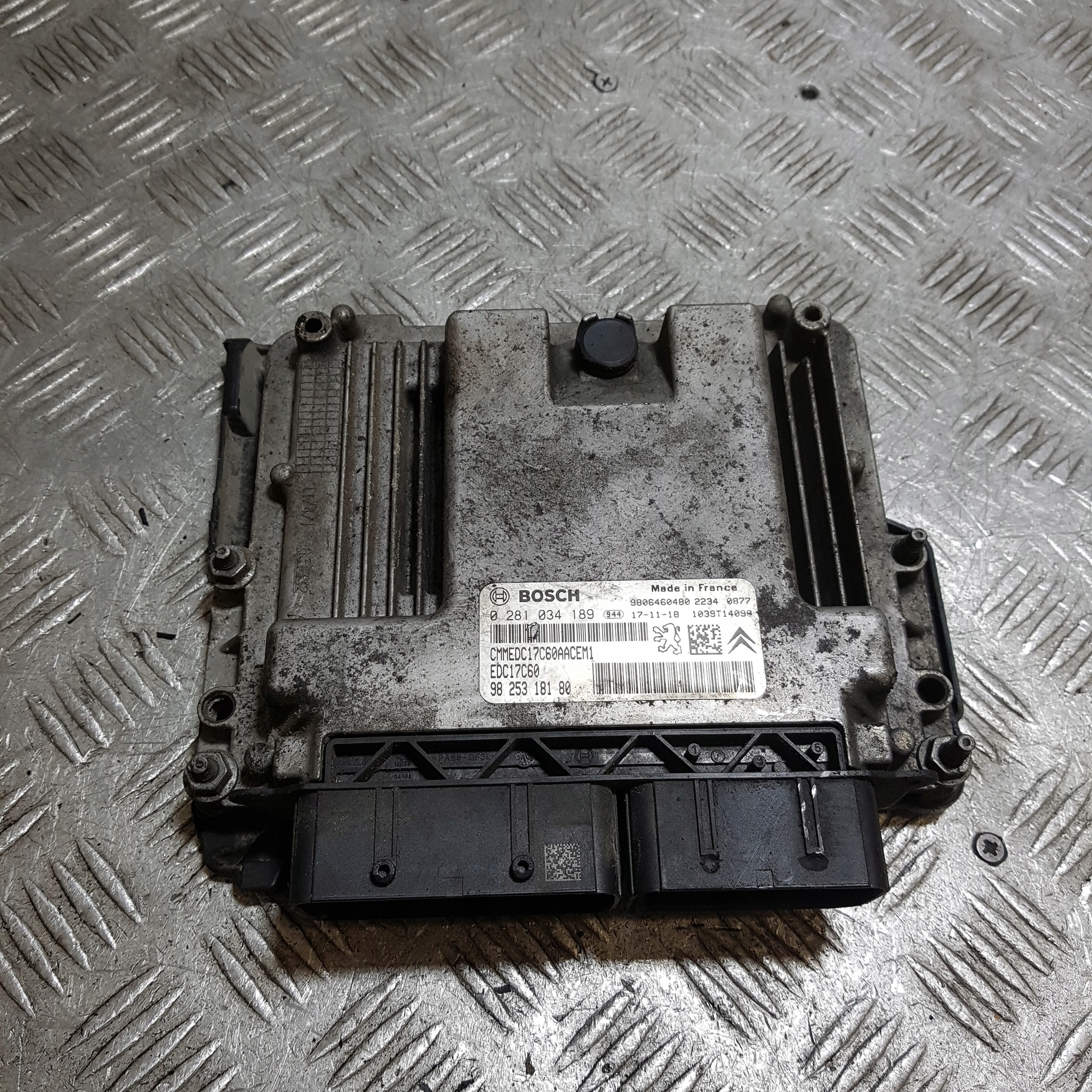computer of the engine control unit PEUGEOT PARTNER 4 9806460480 0281034189