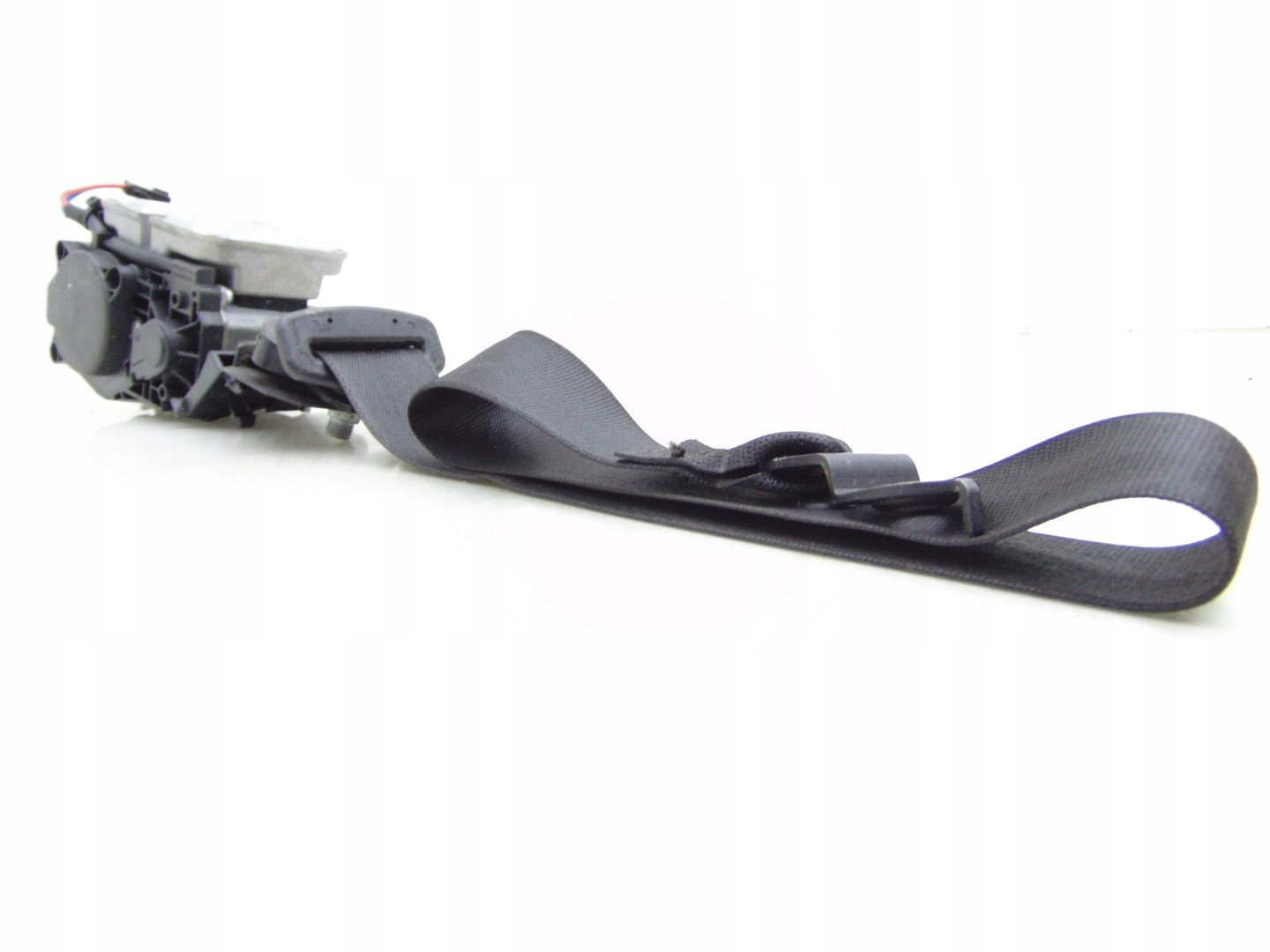 609098200B - Ремень безопасности правый передний MB CLS W219