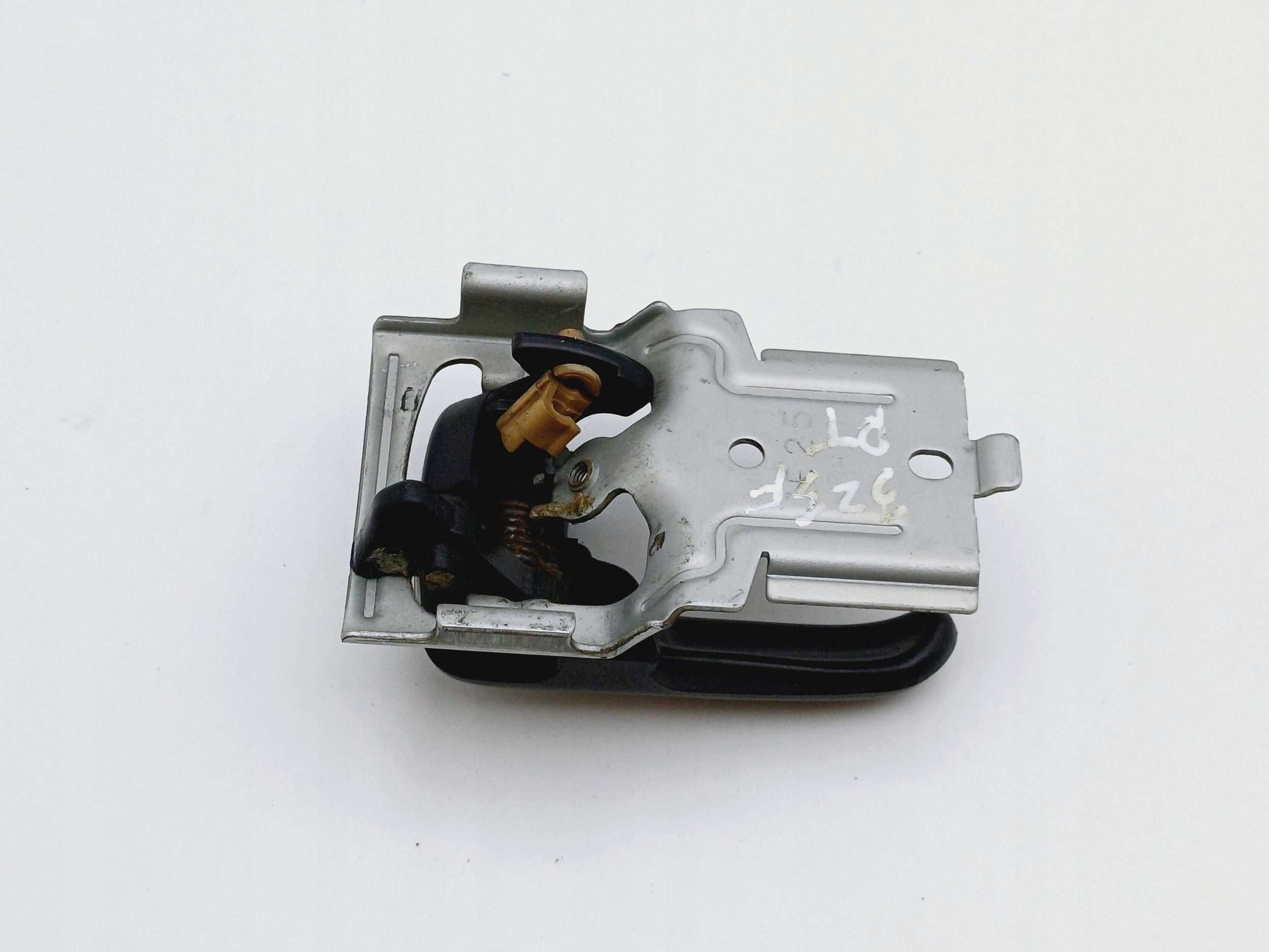 ручка двери внутренняя mazda 323 F NR545