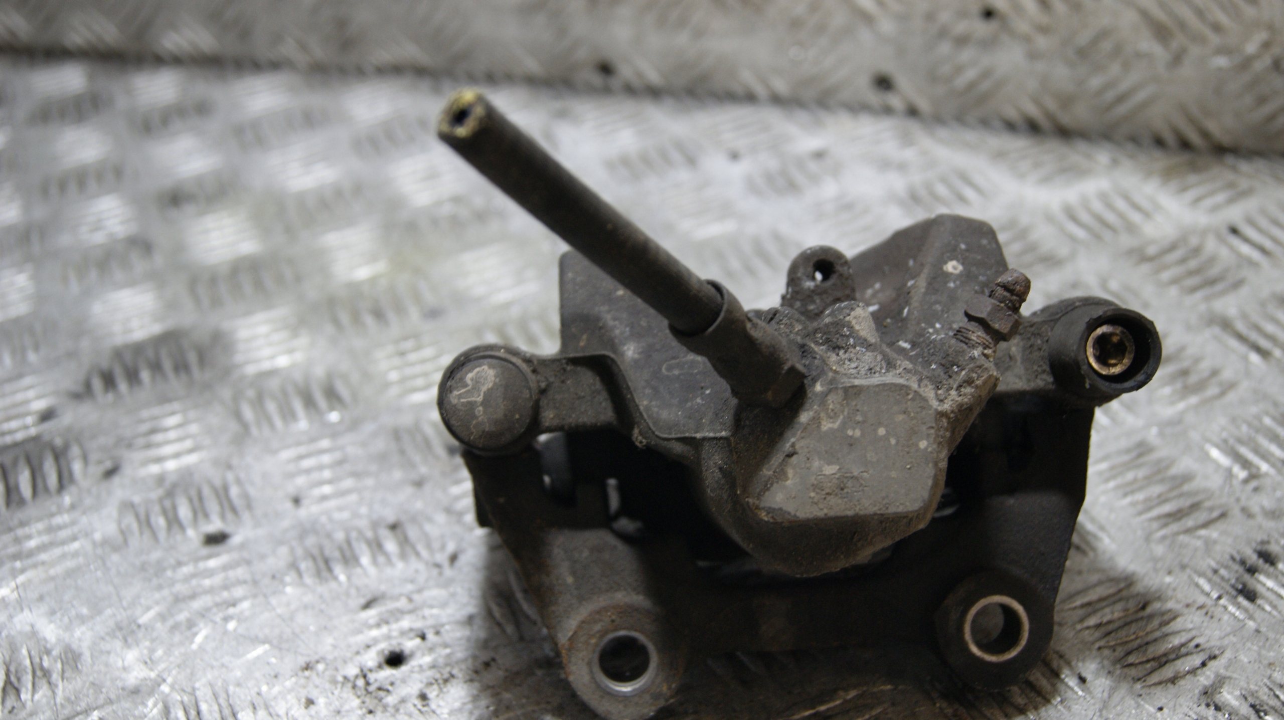 caliper brake left rear part rear MERCEDES-BENZ C-KLASA W204