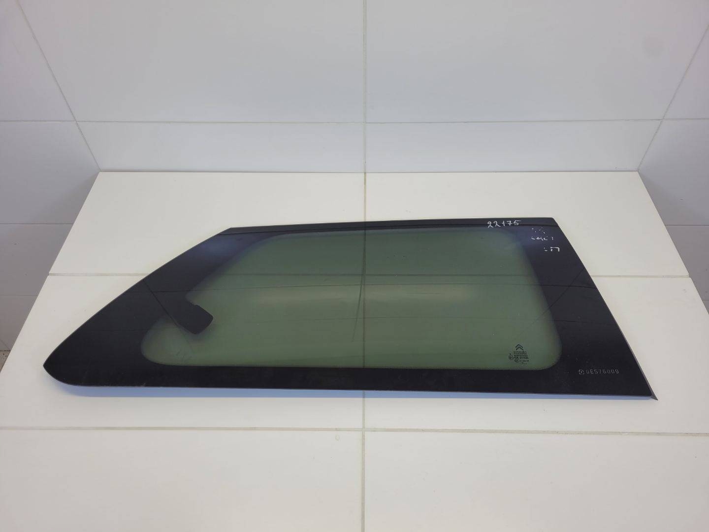 window door rear part right side Citroen C4 Cactus 2016 43R011595