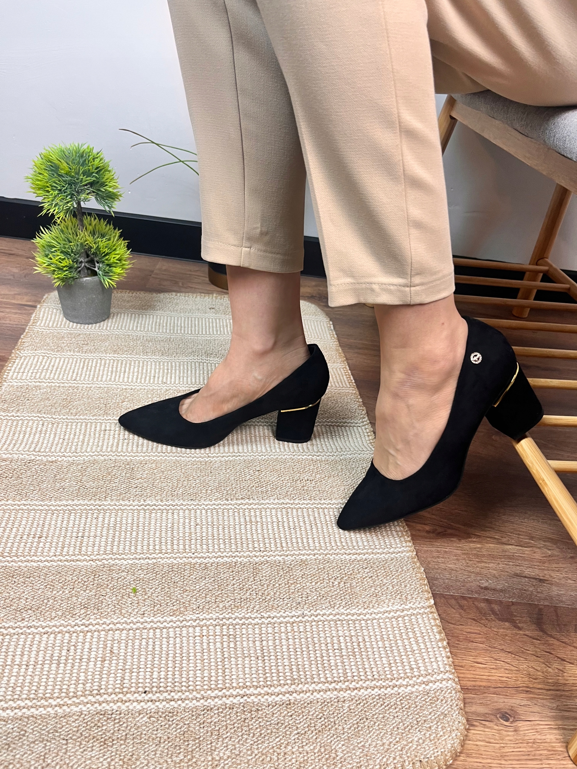 CZARNE CZÓŁENKA NA SŁUPKU SZPILKI ZAMSZOWE 40 Rodzaj obcasa słupek