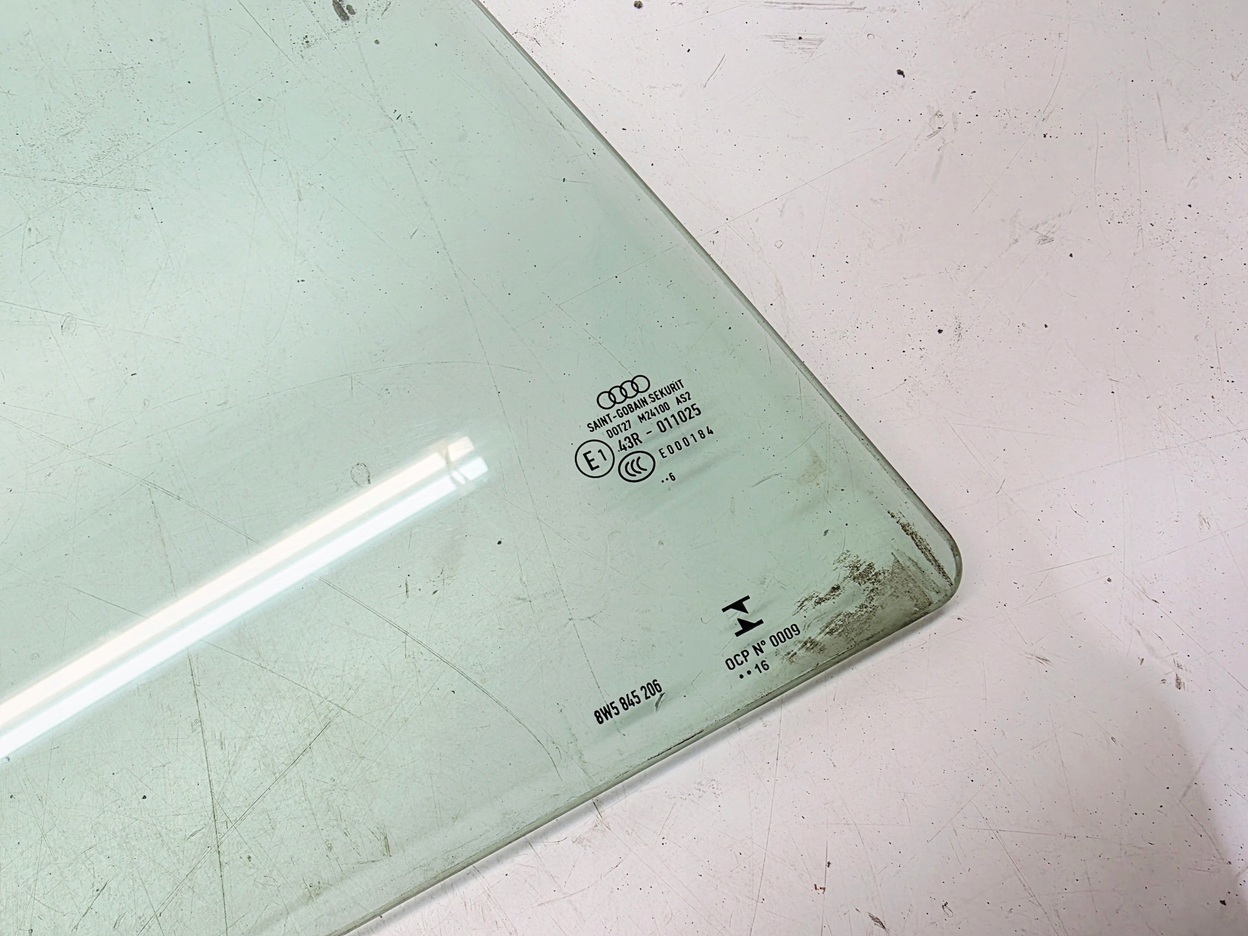 window side door right rear part AUDI A4 B9 8W5 2016 R 8W5845206