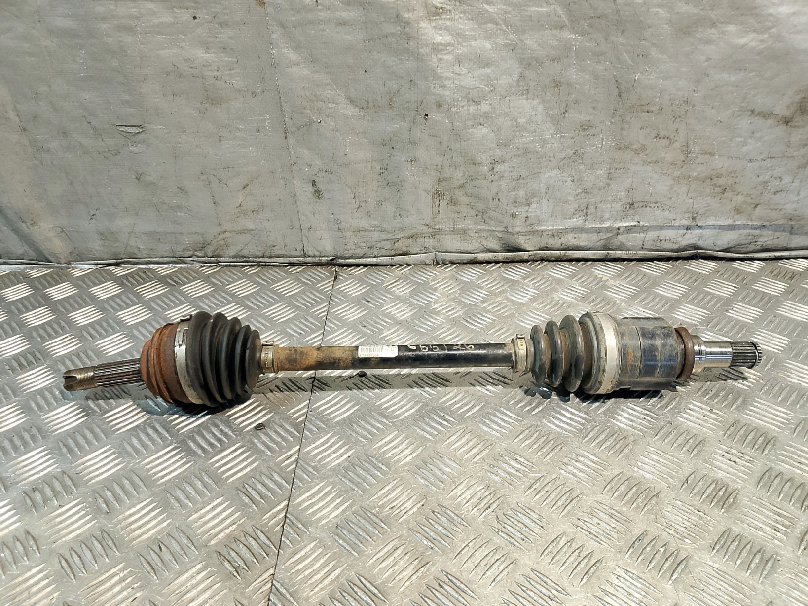 semi-axis left short. TOYOTA YARIS and 1 1.0 B