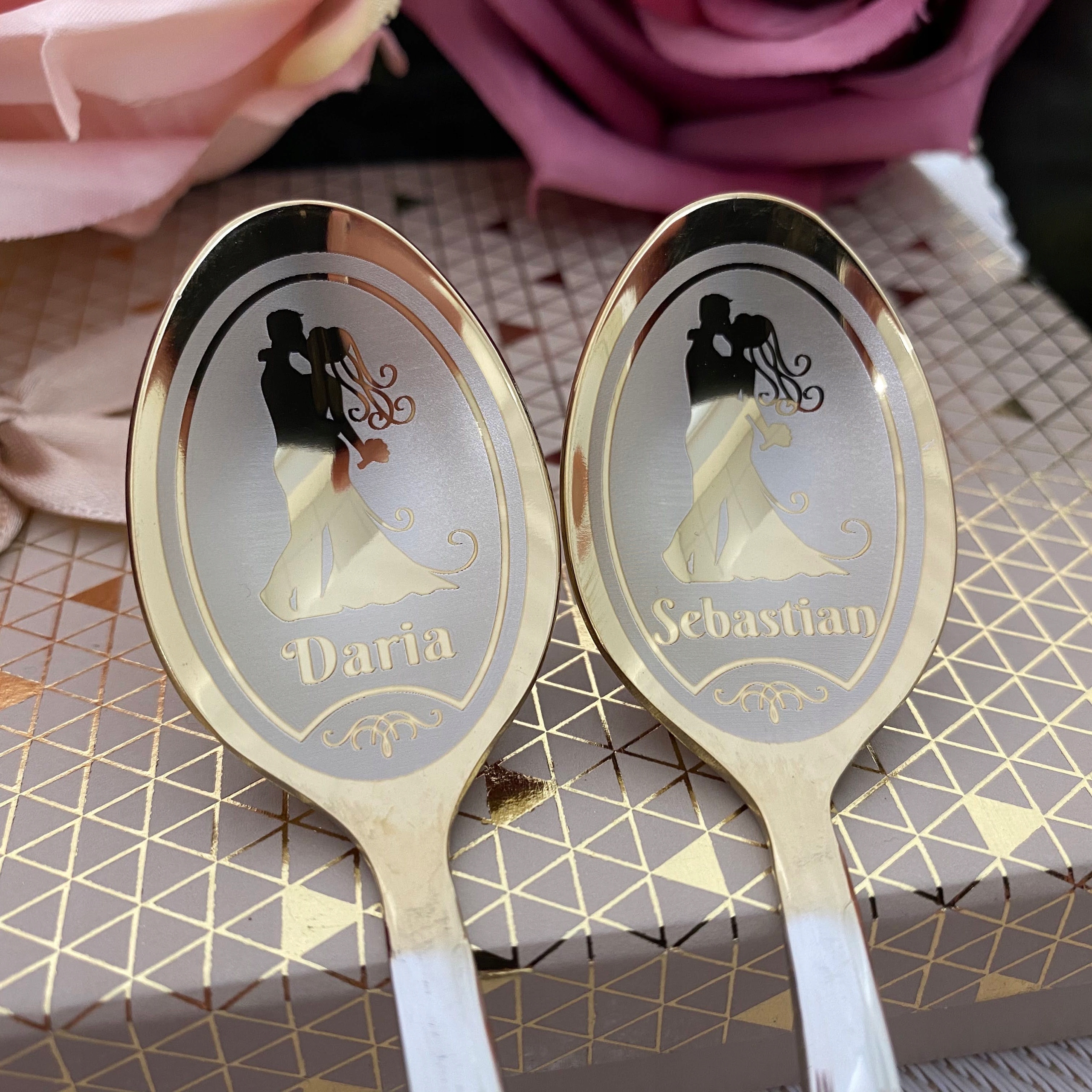 

Prezent na ślub na rocznicę 2 łyżeczki w pudełku