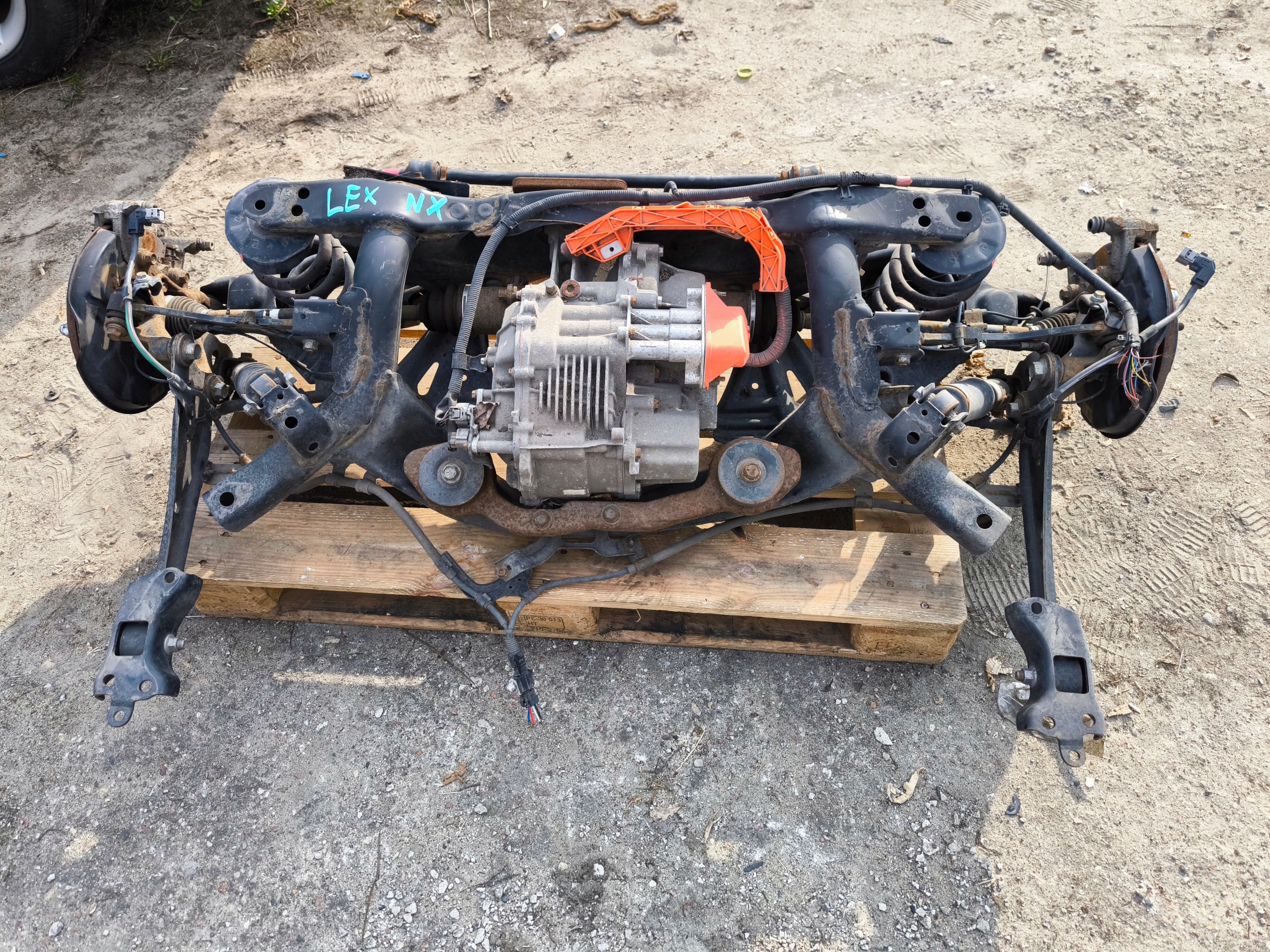 LEXUS NX BELKA ZAWIESZENIA TYŁ KOMPLETNA 2.5 HYBRYDA 300h