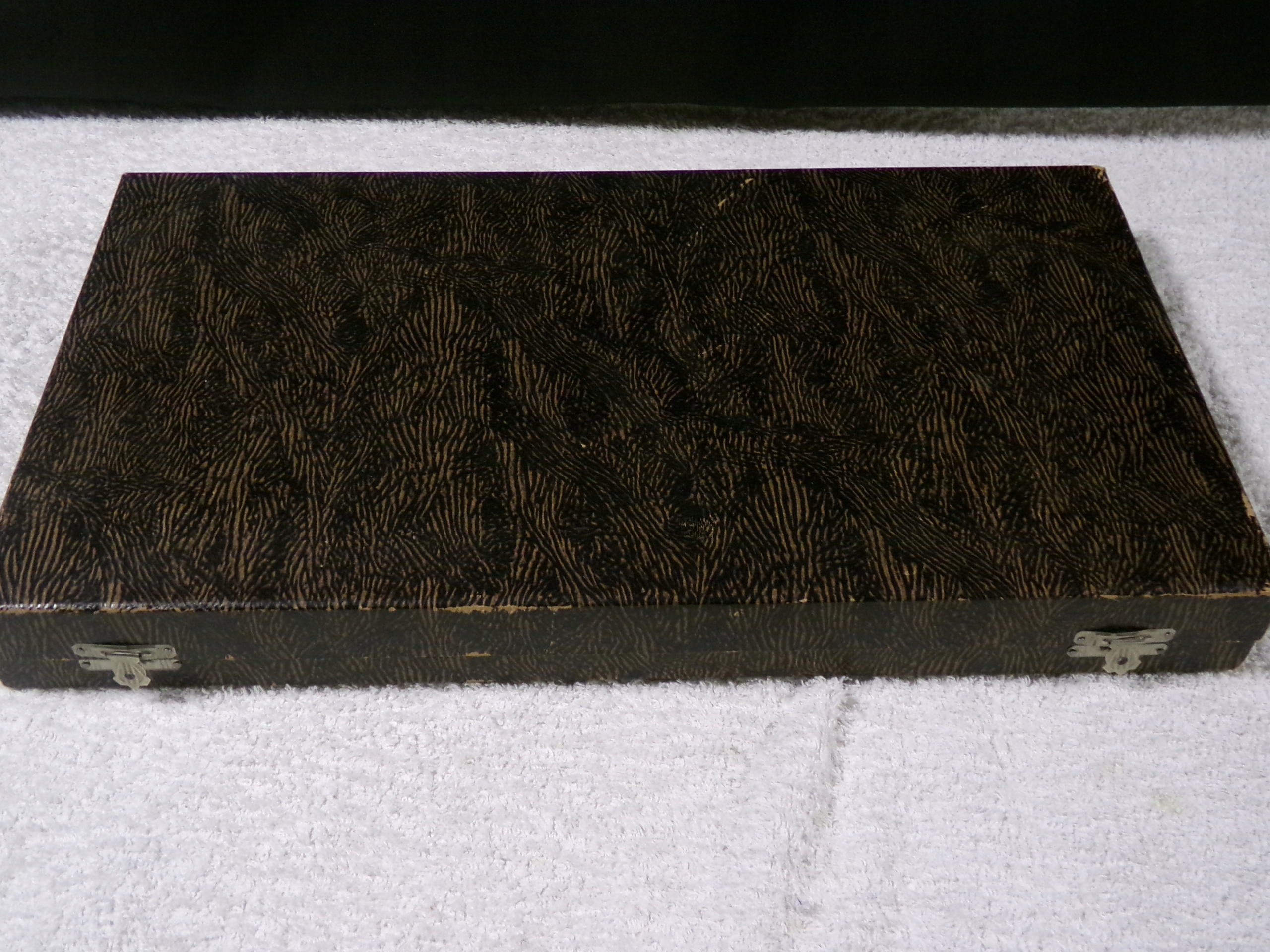 DUŻA KASETA NA SZTUĆCE Z CZASÓW DDR