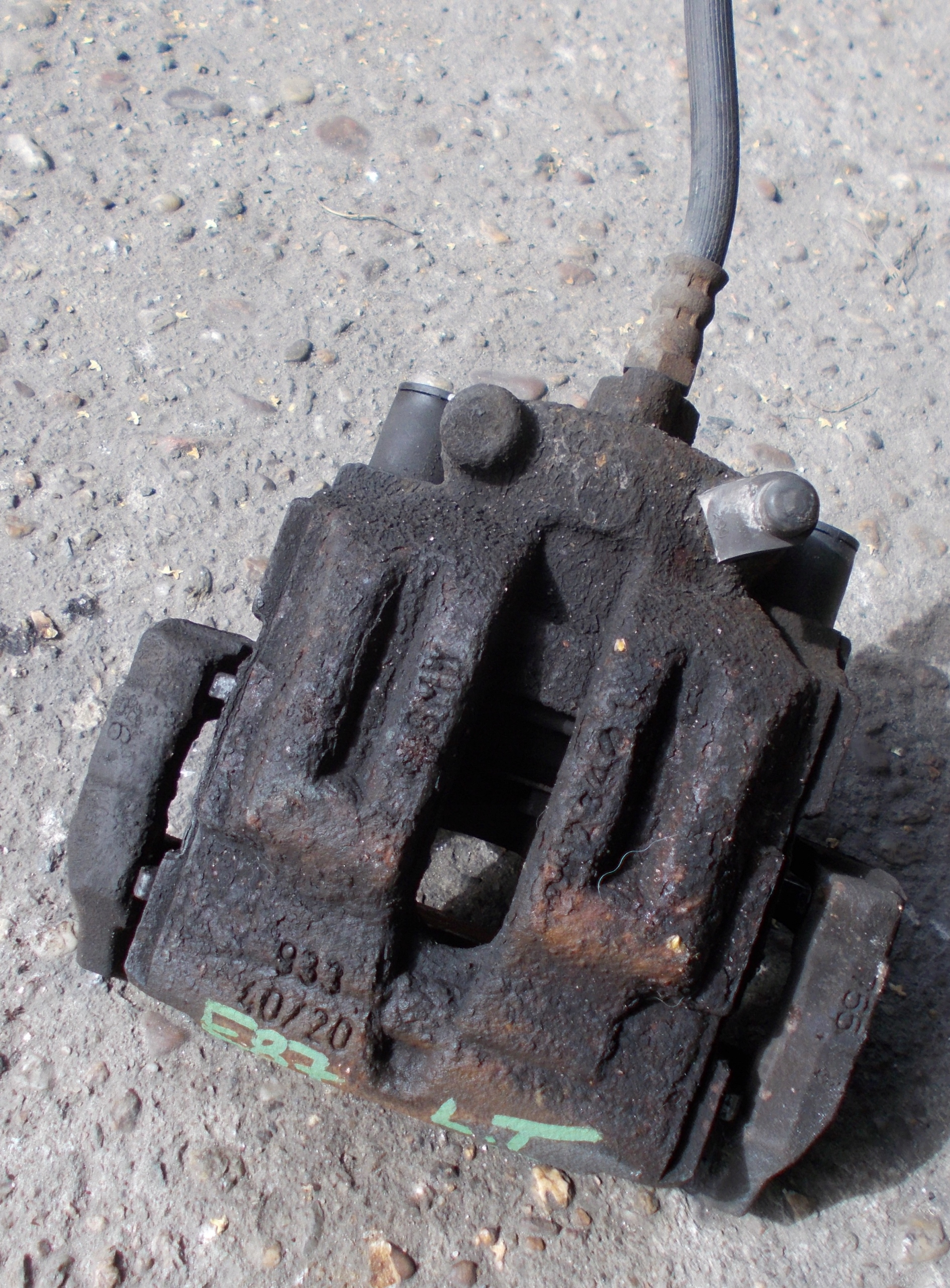 BMW E87 2.0 D 11R caliper left rear part