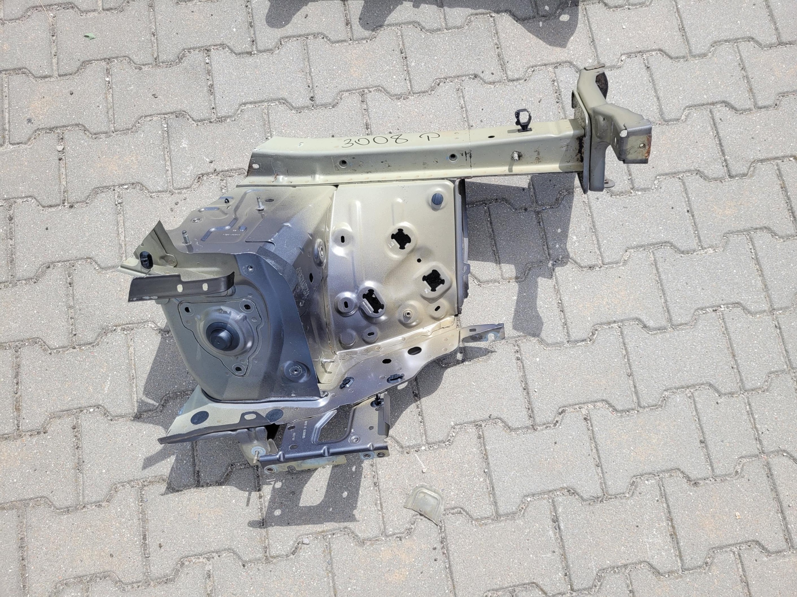 quarter front right front right PEUGEOT 3008 II EVLC