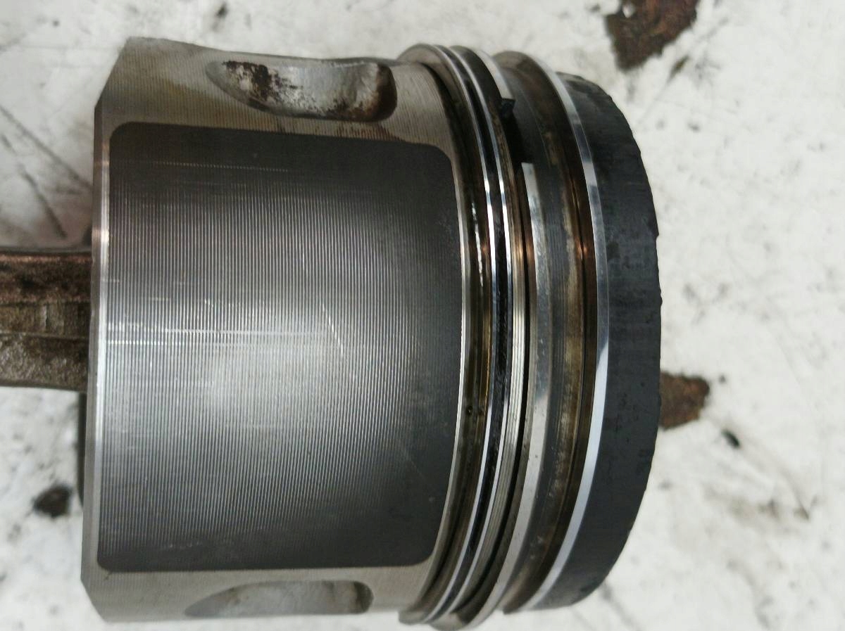 piston 80.960 2.0 TDI VW Volkswagen Golf V (2004-2009)