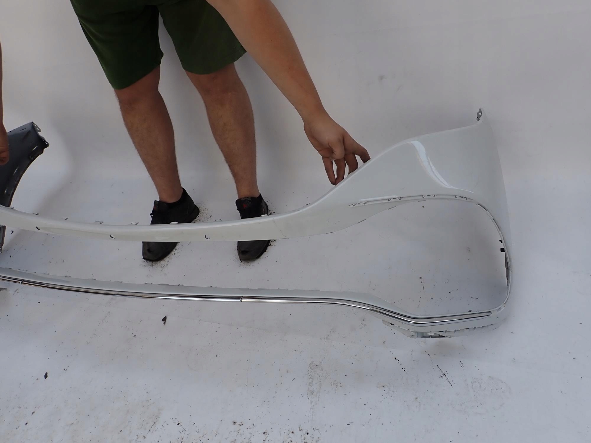 MERCEDES EQA H243 AMG 21-> bumper front front PDC