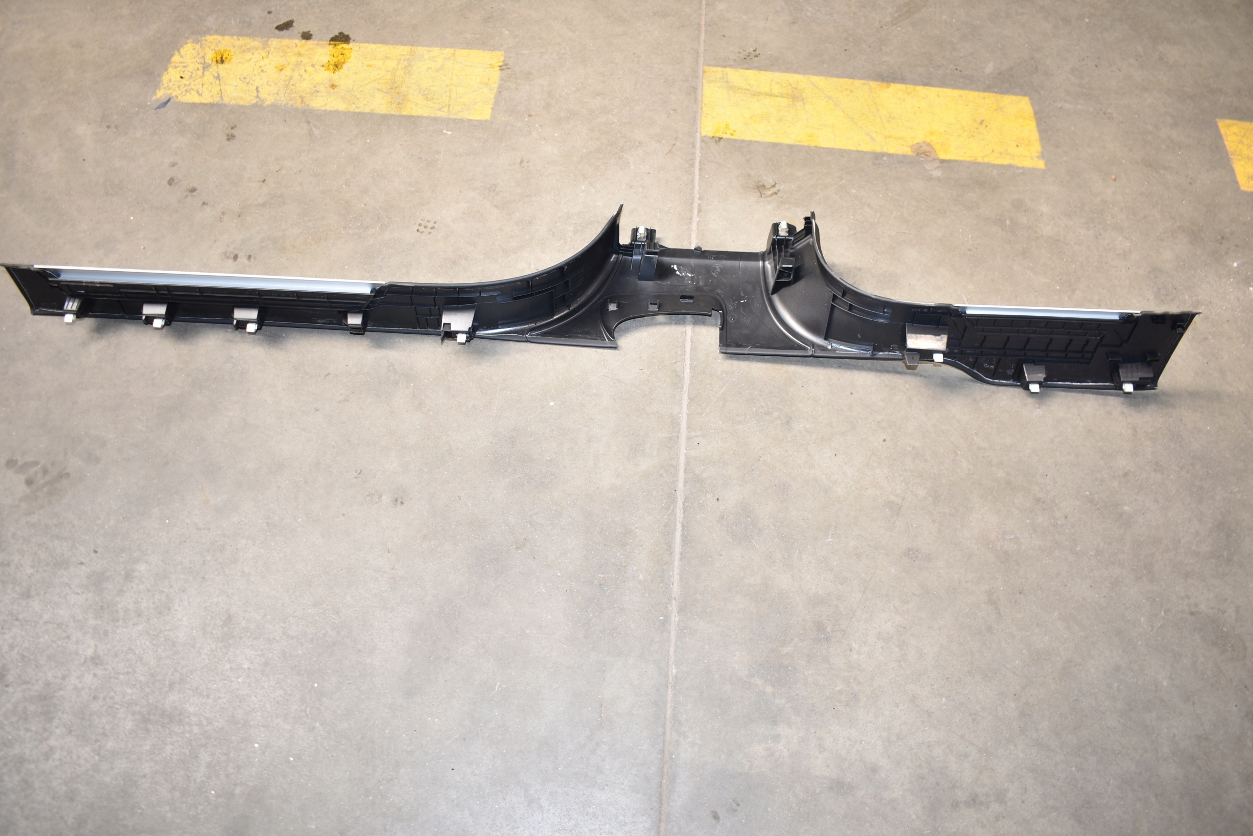 IDEALNA moulding cap threshold NAPPA left LAMBORGHINI URUS 1