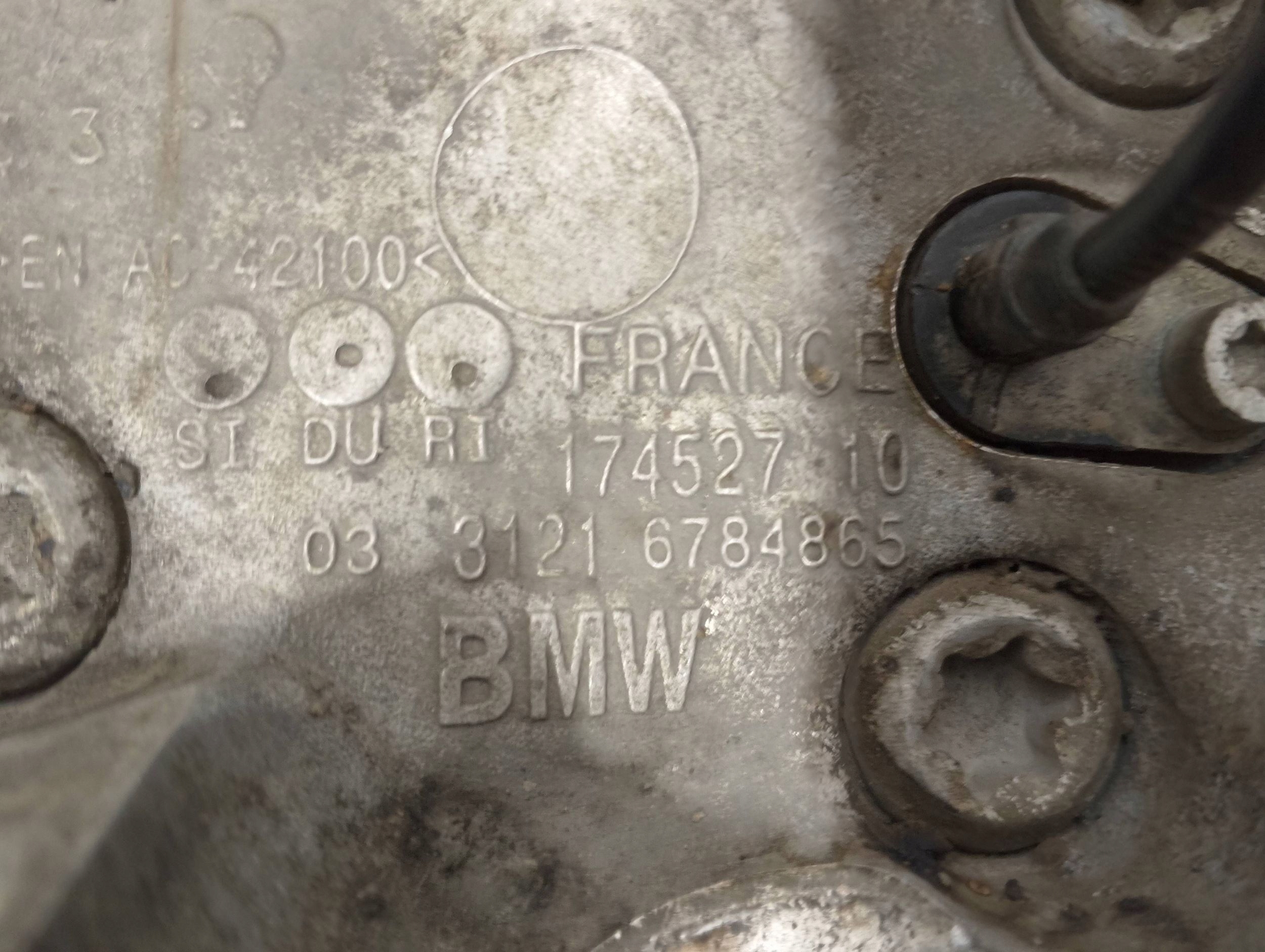 BMW X1 E84 čepu otoč přední předek pravá LOZYSKO 31216784865 (A462)