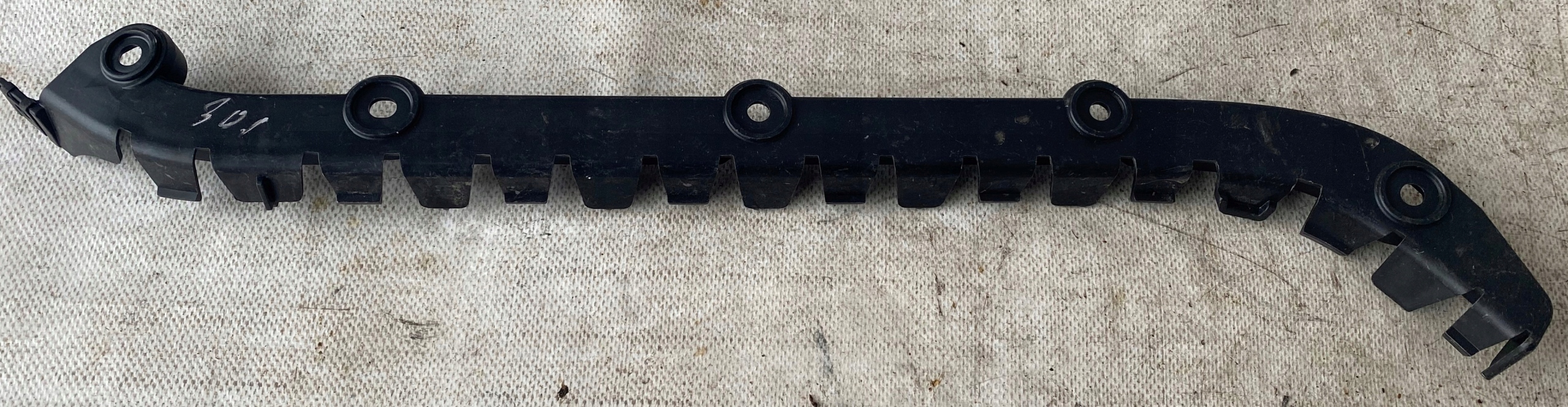 bumper bracket left rear part FABIA II KOMBI 5J9807393