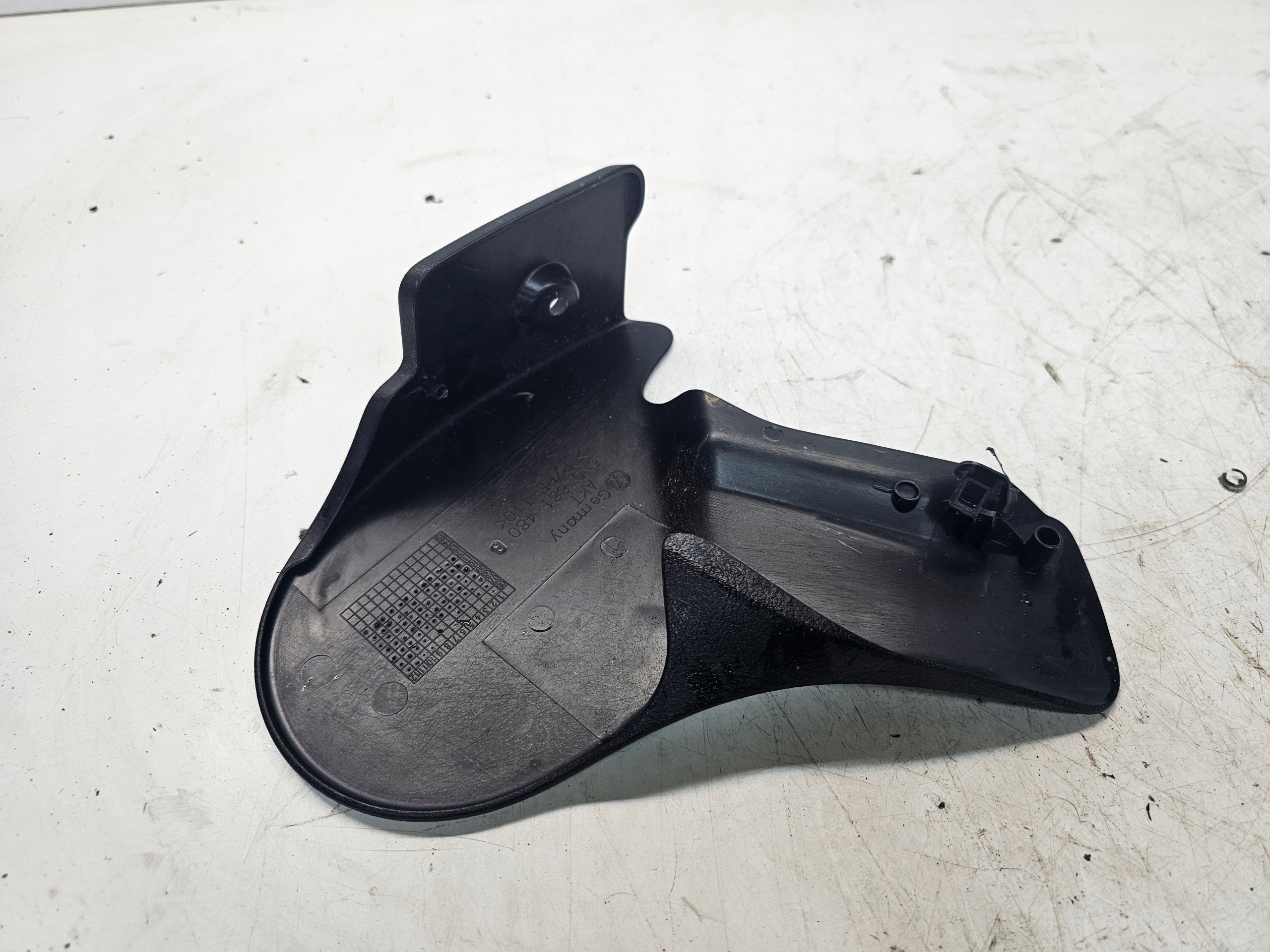 BLENDE ABDECKUNG VERSCHLUSSSTOPFEN SITZ RECHTS AUDI Q3 5N0881480B