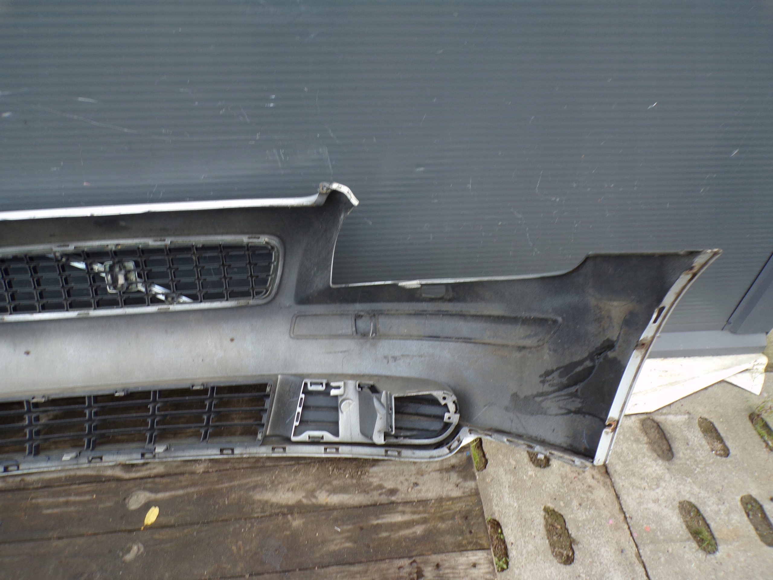 front bumper front VOLVO S40 2 II WERSJA below washers