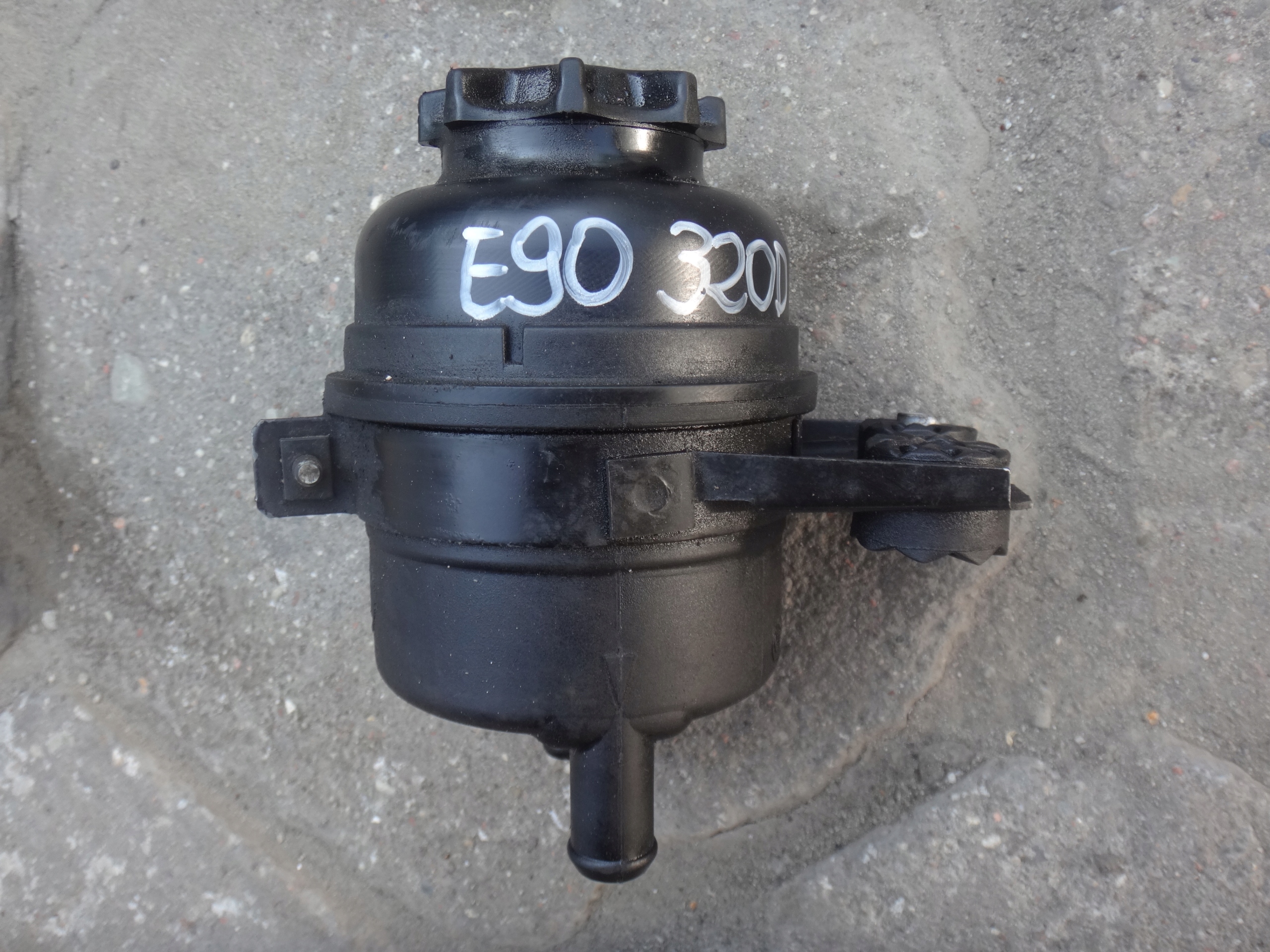 ZBIORNICZEK ZBIORNIK PŁYNU WSPOMAGANIA BMW E90