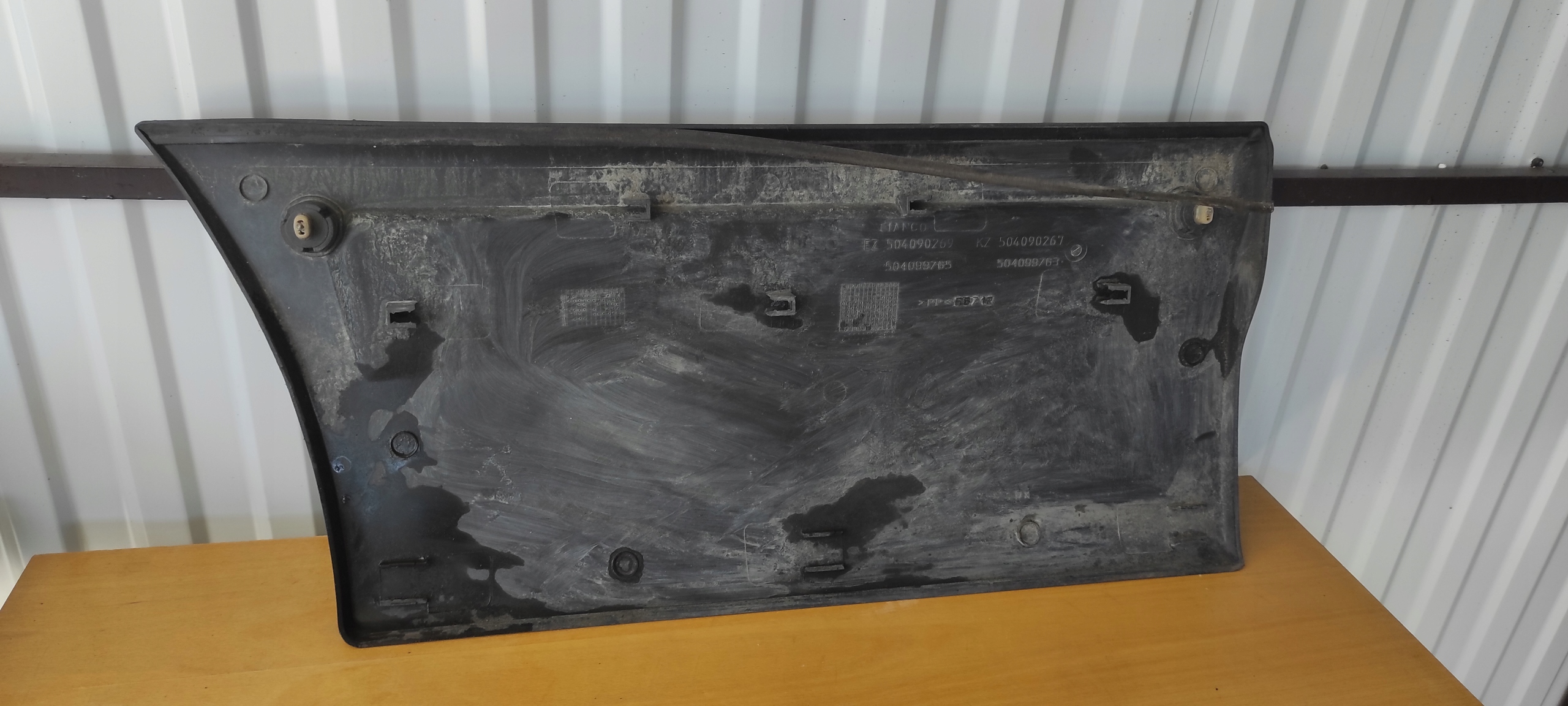 moulding door right front IVECO DAILY 504090269