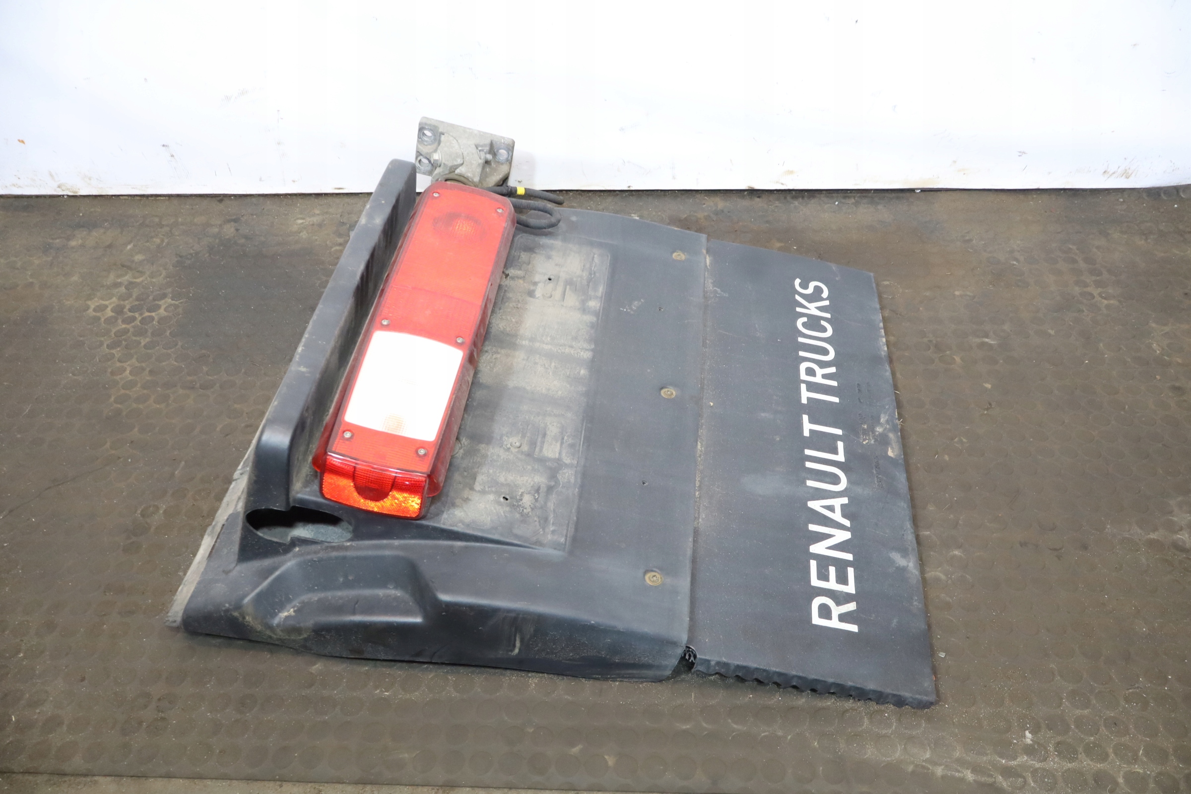 NADKOLE LEWE TYLNE KOMPLET RENAULT T 460 E6 Stan opakowania zastępcze