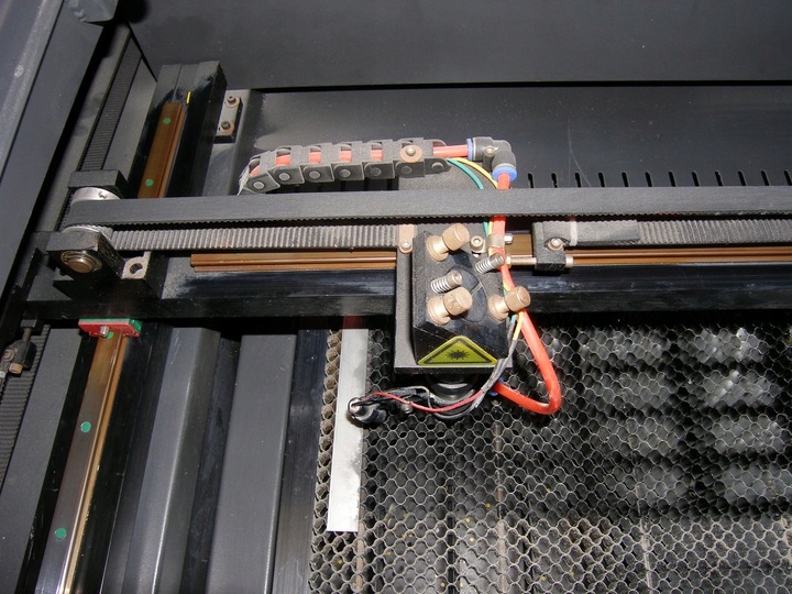 LAMINAT GRAWERSKI CZARNY-BIAŁY gr. 0,8 mm 30x60 cm Grubość 0.8 mm