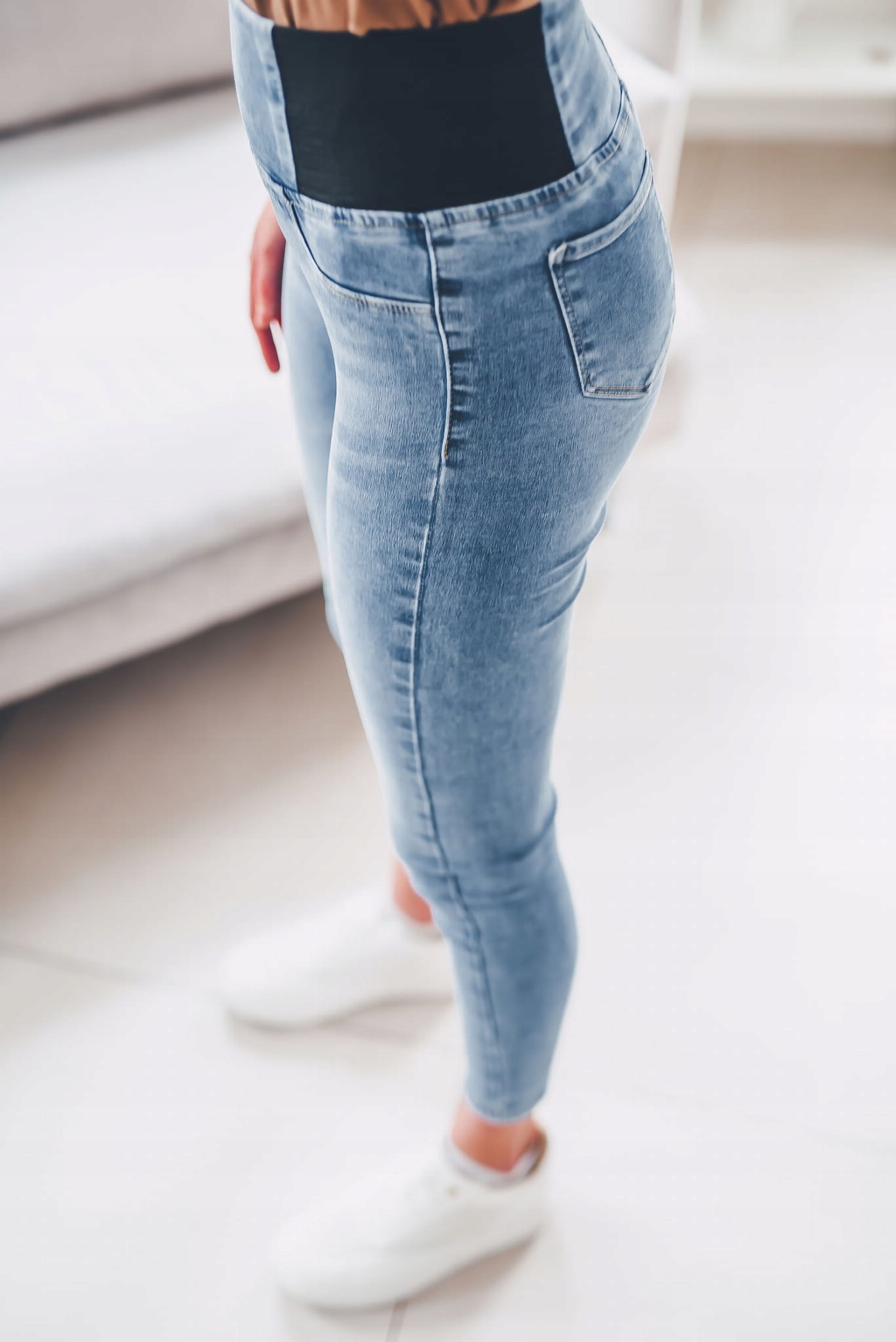 Klasyczne tregginsy damskie spodnie rurki guma S Fason rurki