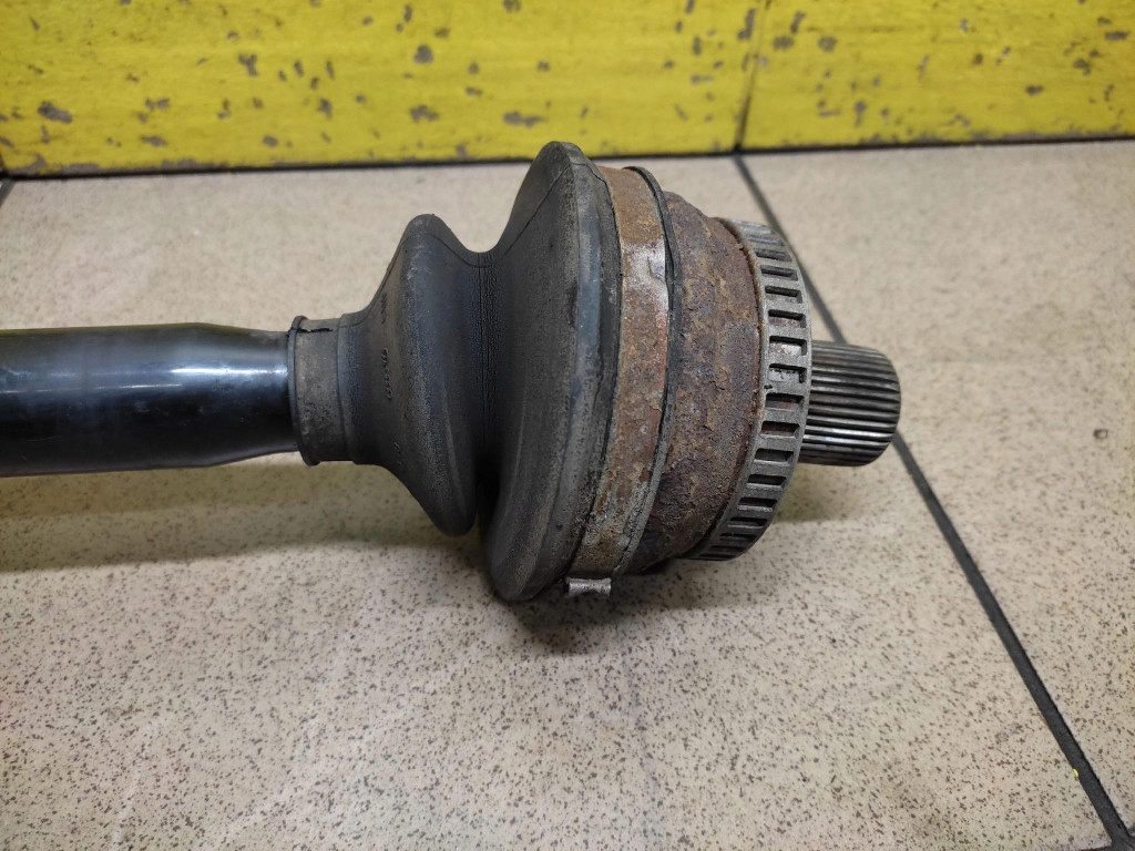 AUDI A4 B6 3.0 V6 semi-axis right rear part