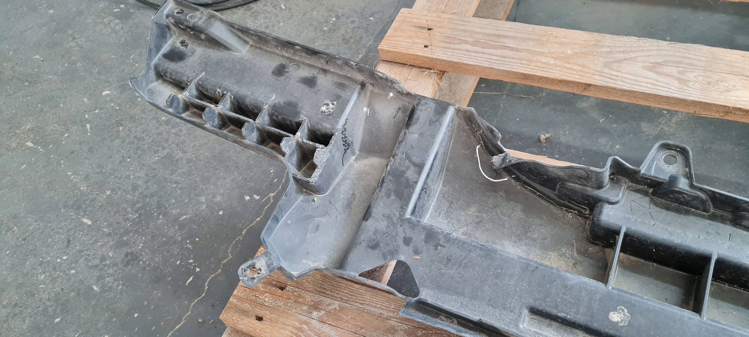 Chrysler Pacifica 2022 cap ABSORBER of a bumper front 68430033AA