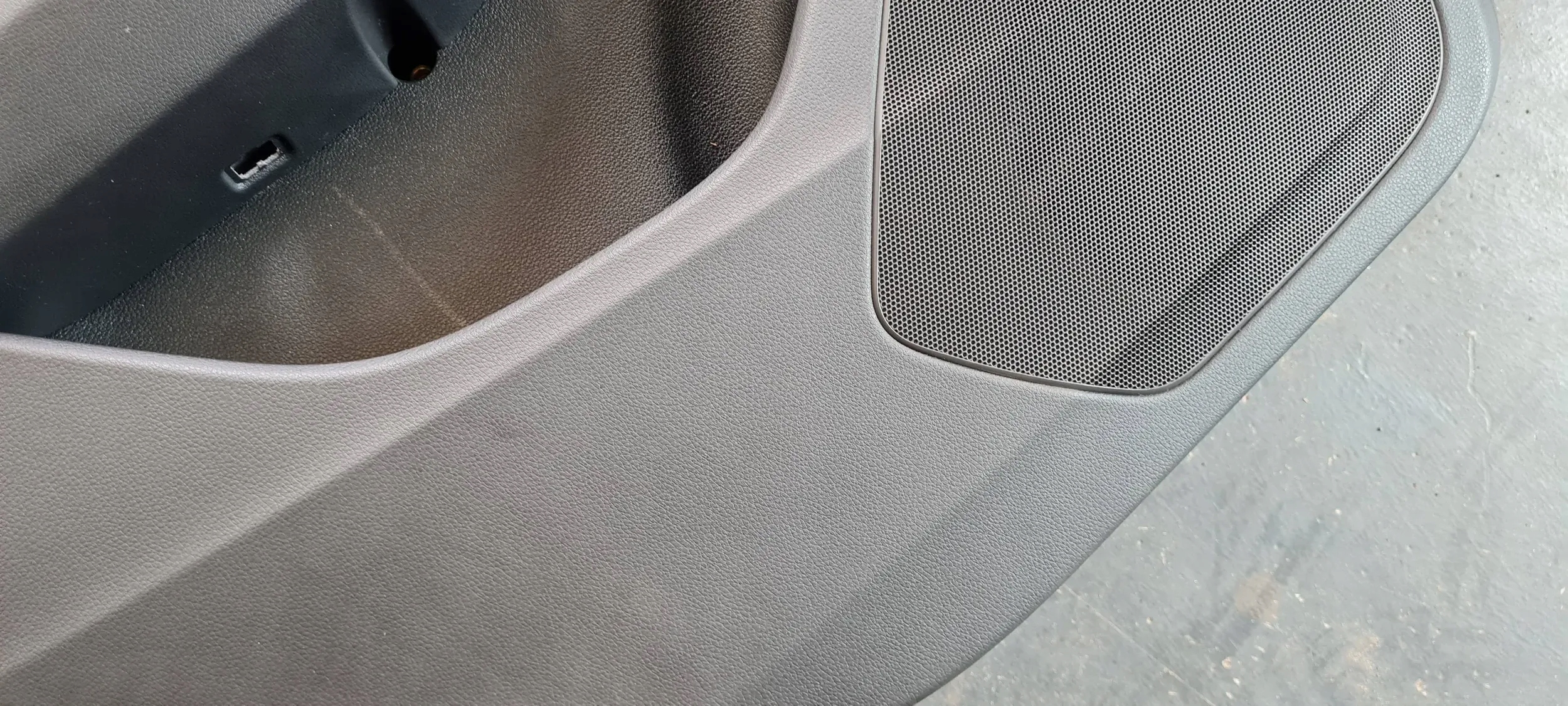 Q7 4M II SQ7 side left rear part ALCANTARA below AMBIENTE 4M0867317B