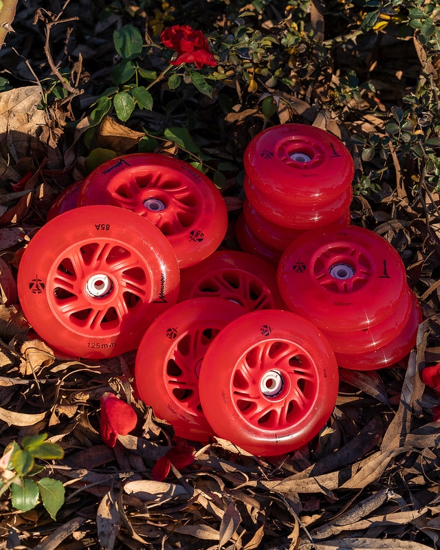 KOŁA ŚWIECĄCE DO ROLEK LUMINOUS RED / RED 100MM Marka Luminous