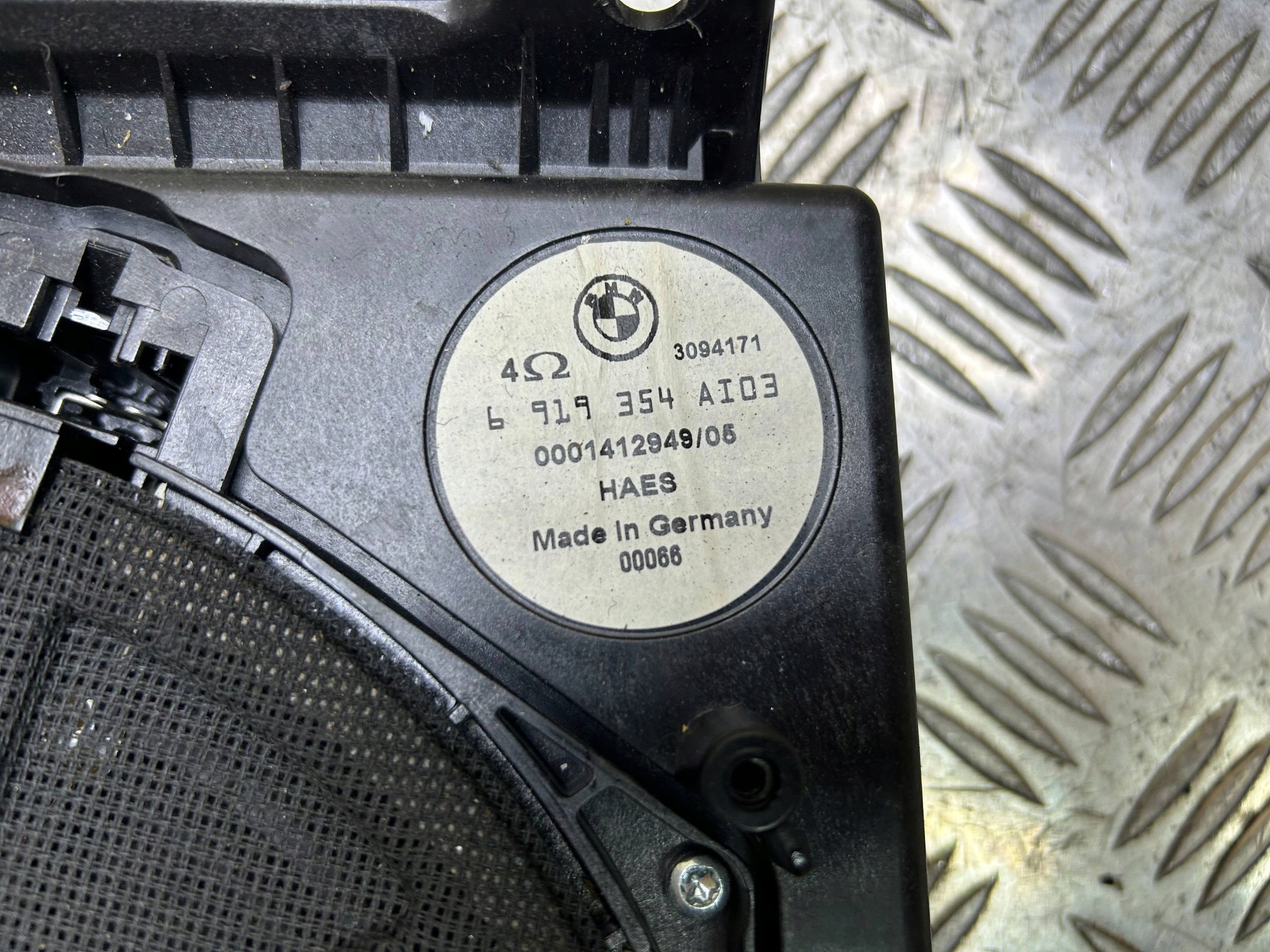 speaker niskotonowy right BMW 5 E60 E61 2004 6919354
