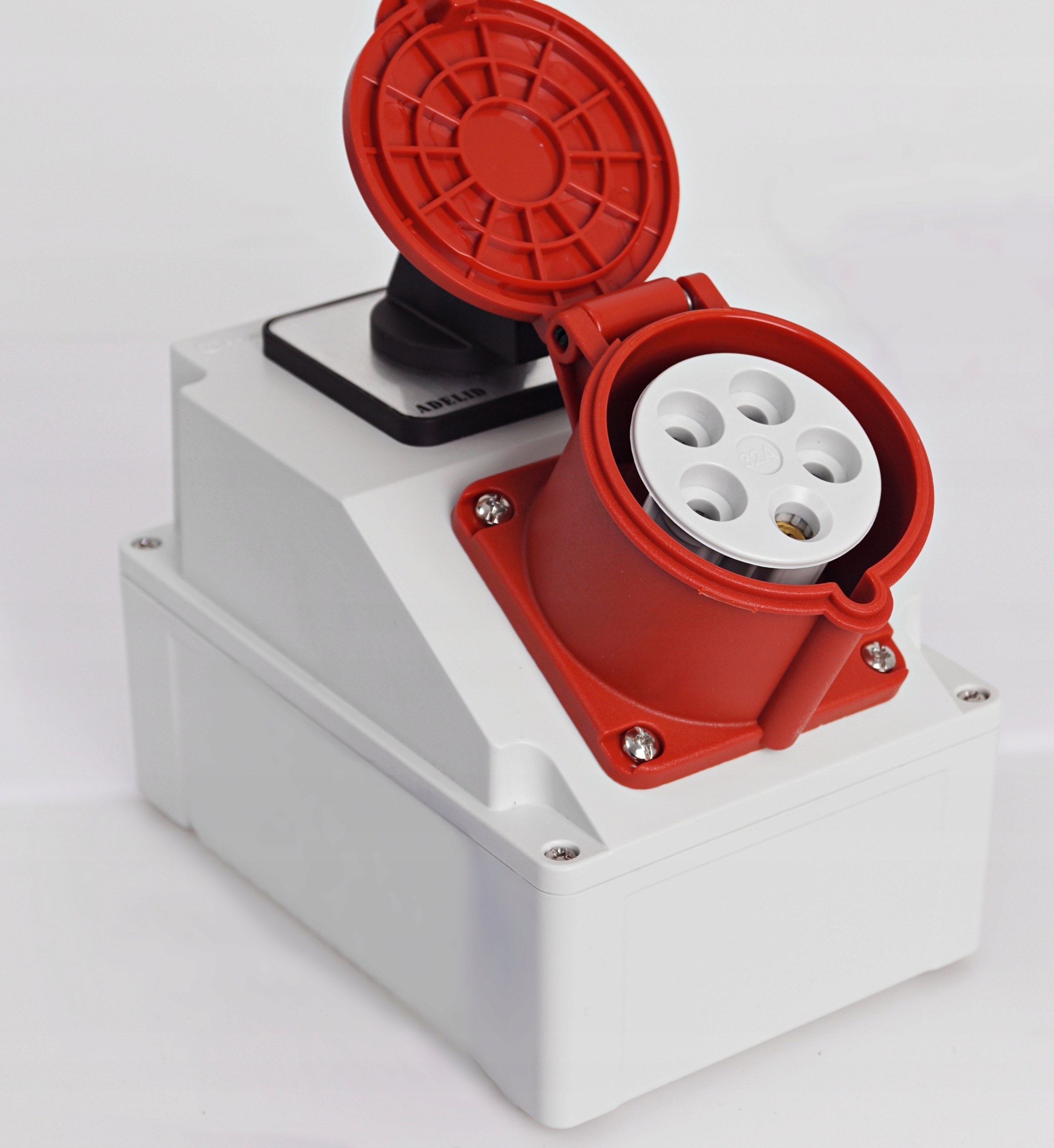 SWITCHGEAR CONSTRUCTION BOX 32A 5P WITH SWITCH 0-1 IP protection class IP44