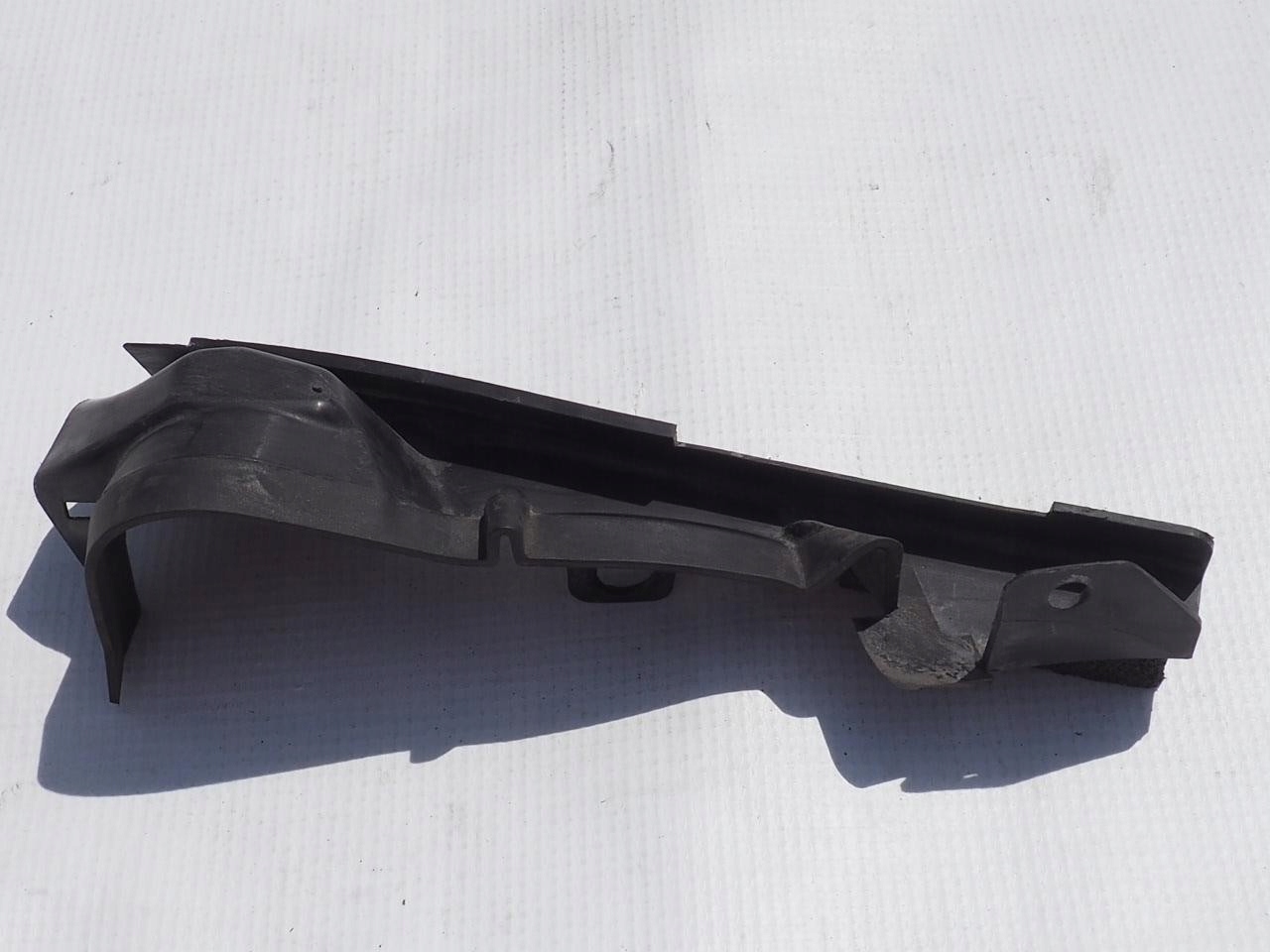 volkswagen oe 5K0805413A заглушка подкрылок переднего л