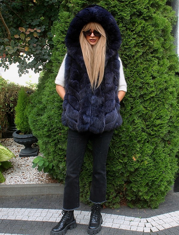 NAVY BLUE-KAMIZELKA Z KAPTUREM-FUTRO Z LISA-LISÓW- S/M