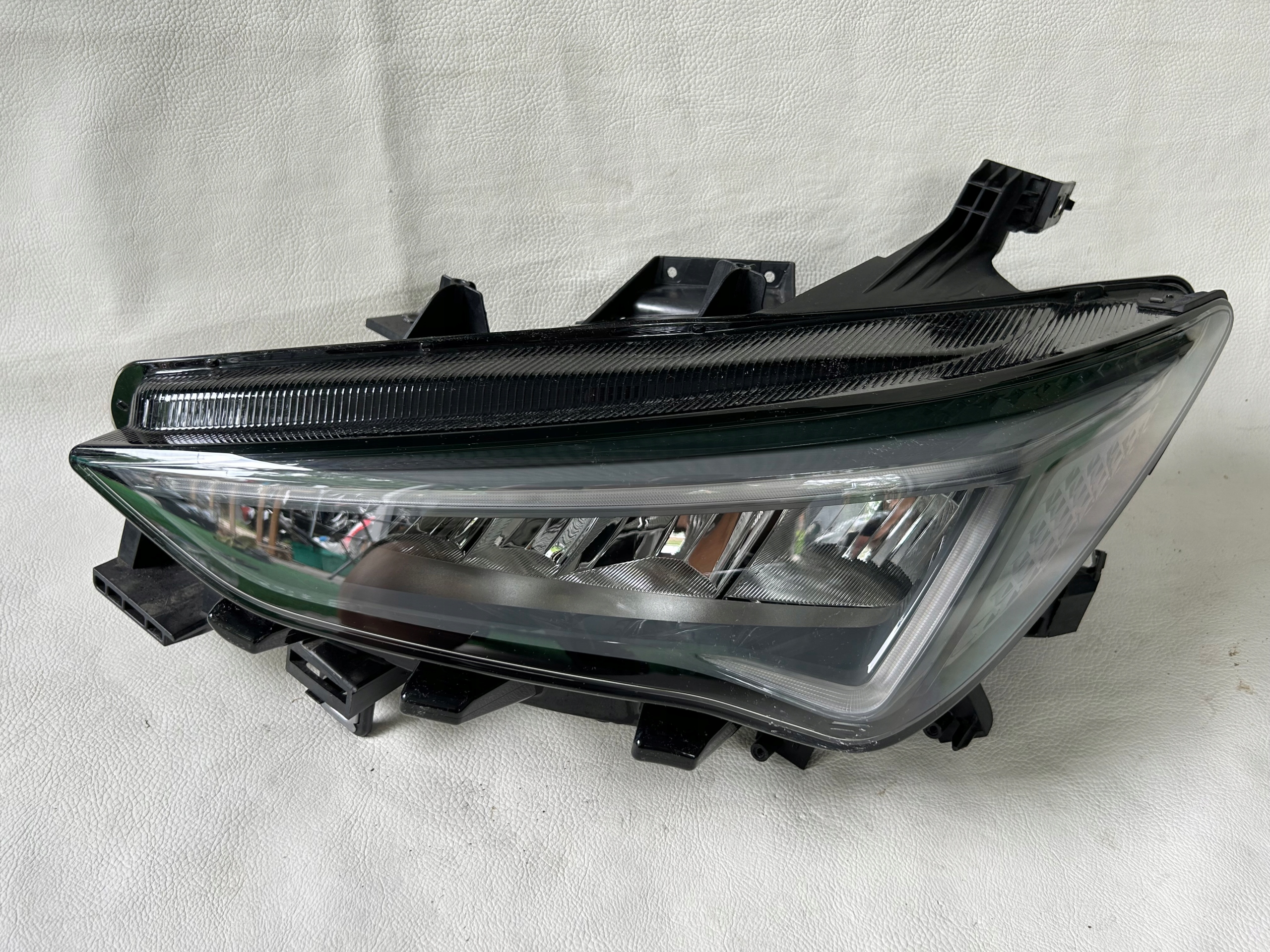 Cupra Born of lights led left left front 10F941007H