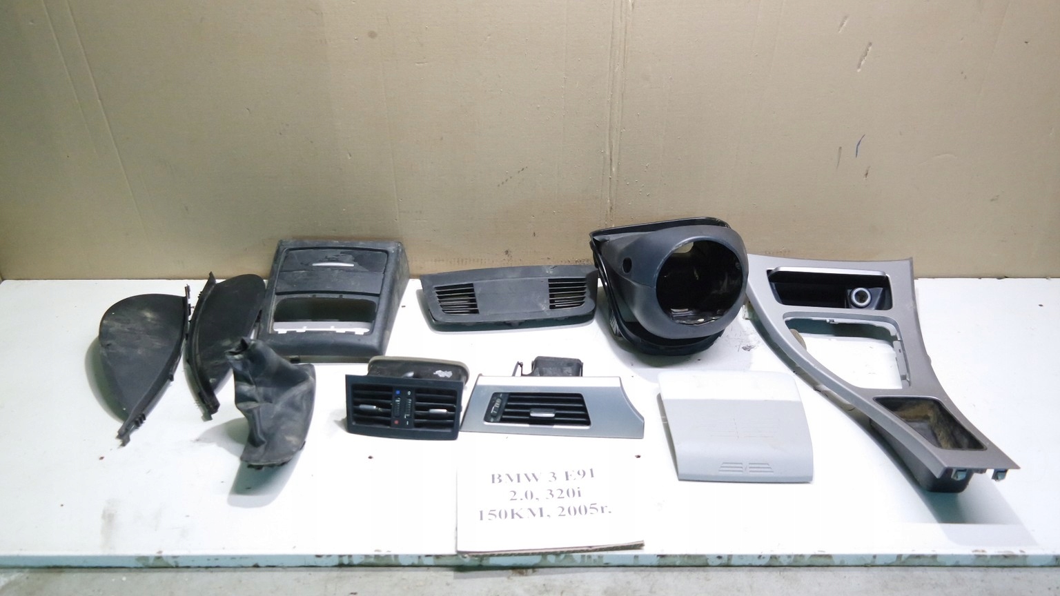 PLASTIK OSŁONA WNĘTRZA KRATKI NAWIEWU BMW 3 E91