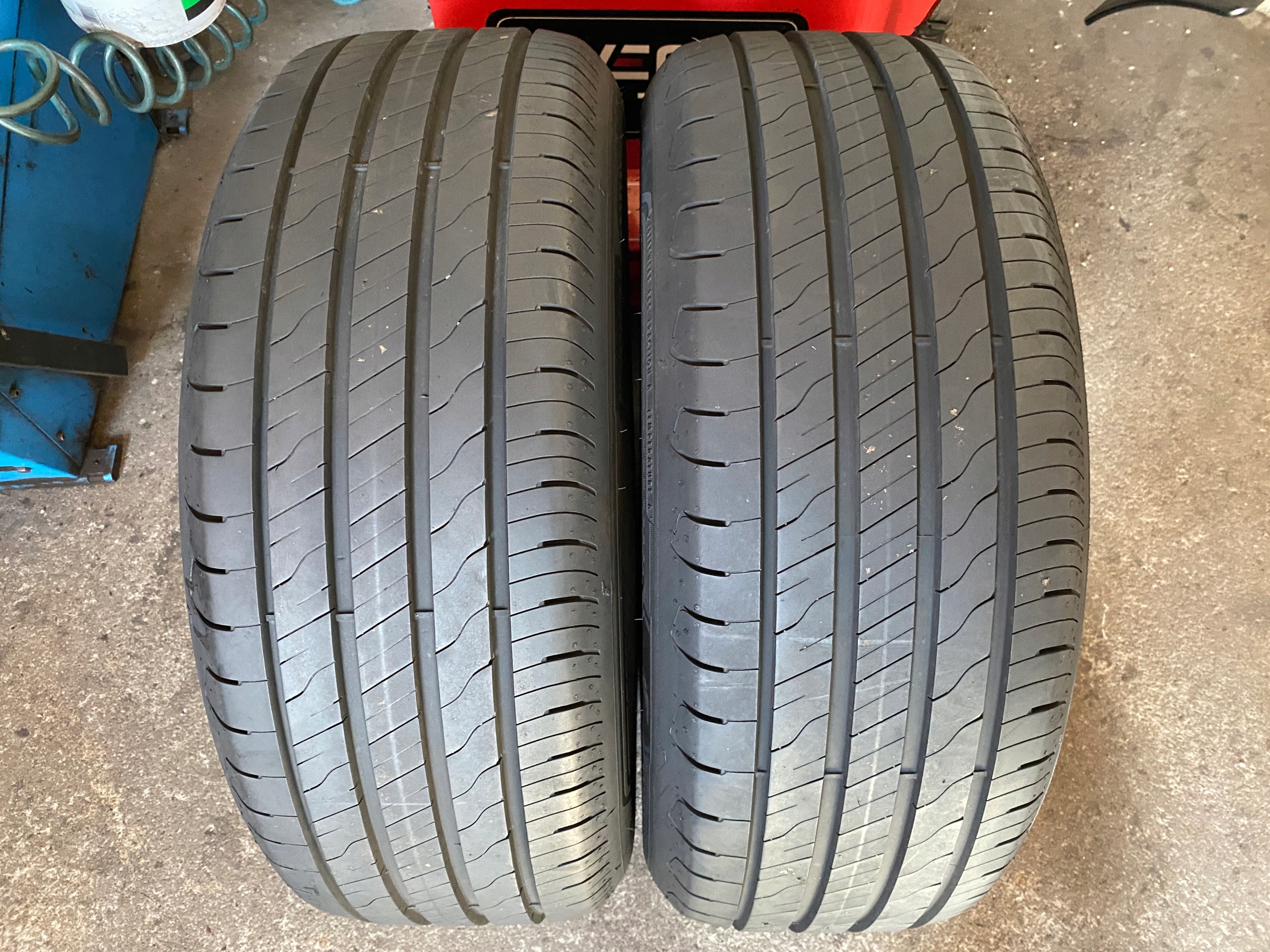 2 tyres summer 235/55R18 Goodyear EfficientGrip 2 SUV as new 8mm