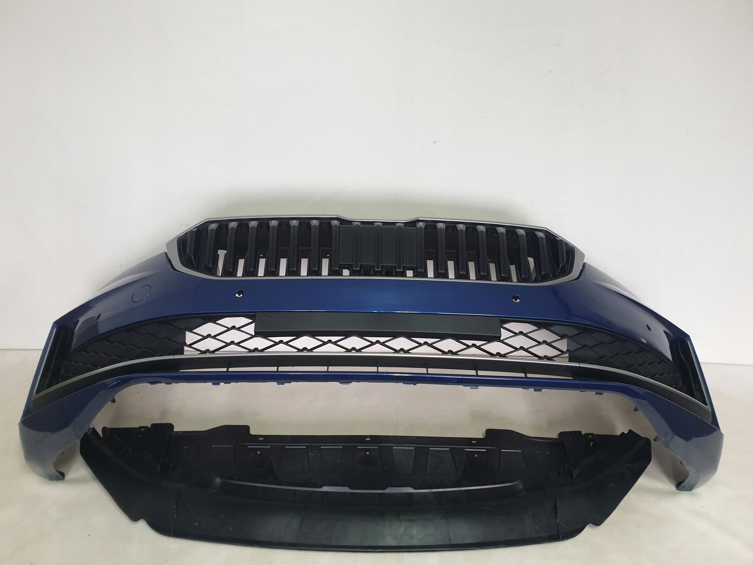 SKODA SUPERB IV 3P0 23-> bumper front front 6 x PDC cover 3P0807221