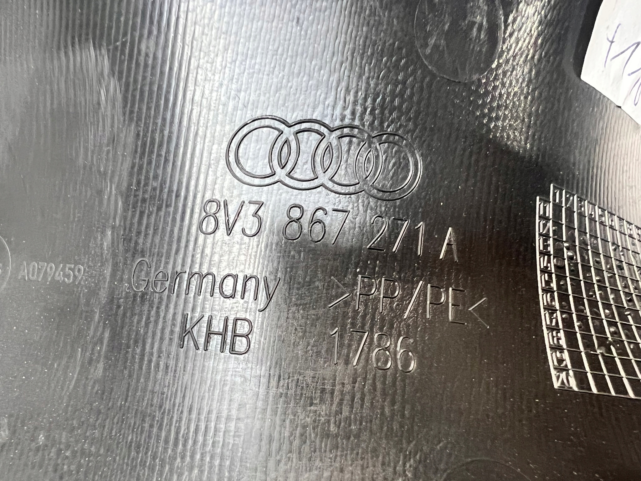 upholstery side SLUPKA left AUDI A3 8V3867271A