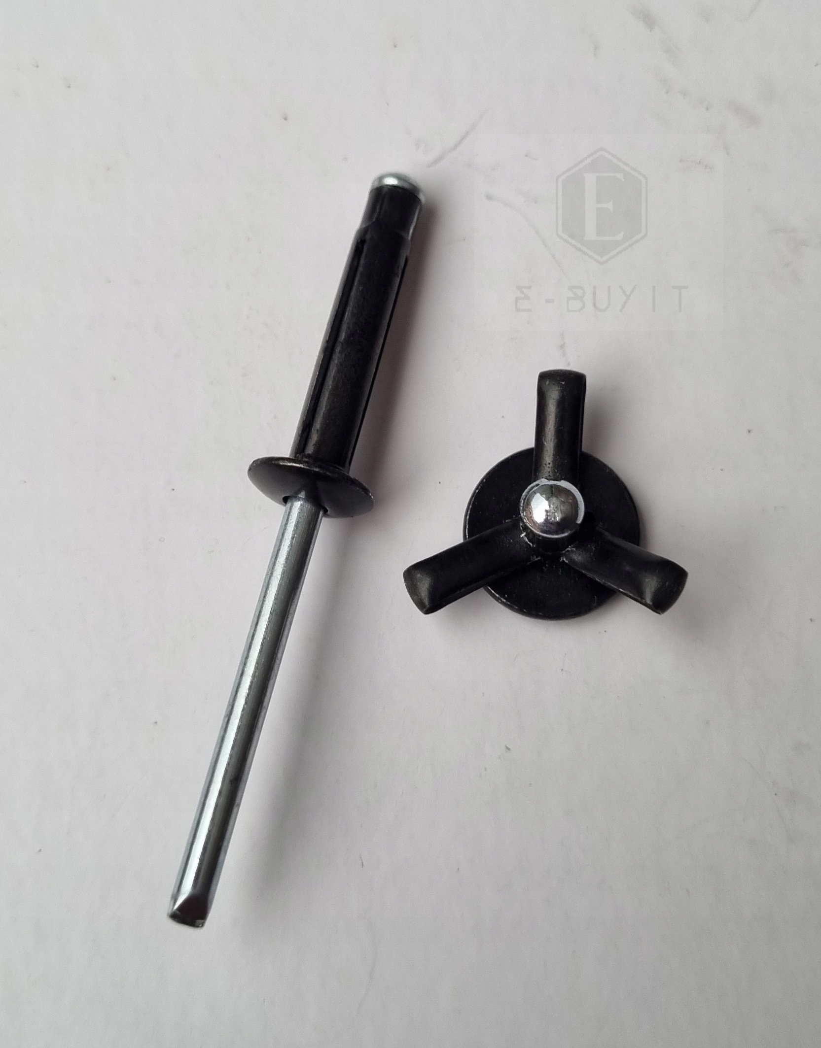 Nový montážní nýt černý pozink 4.8x24, hlava 14 mm