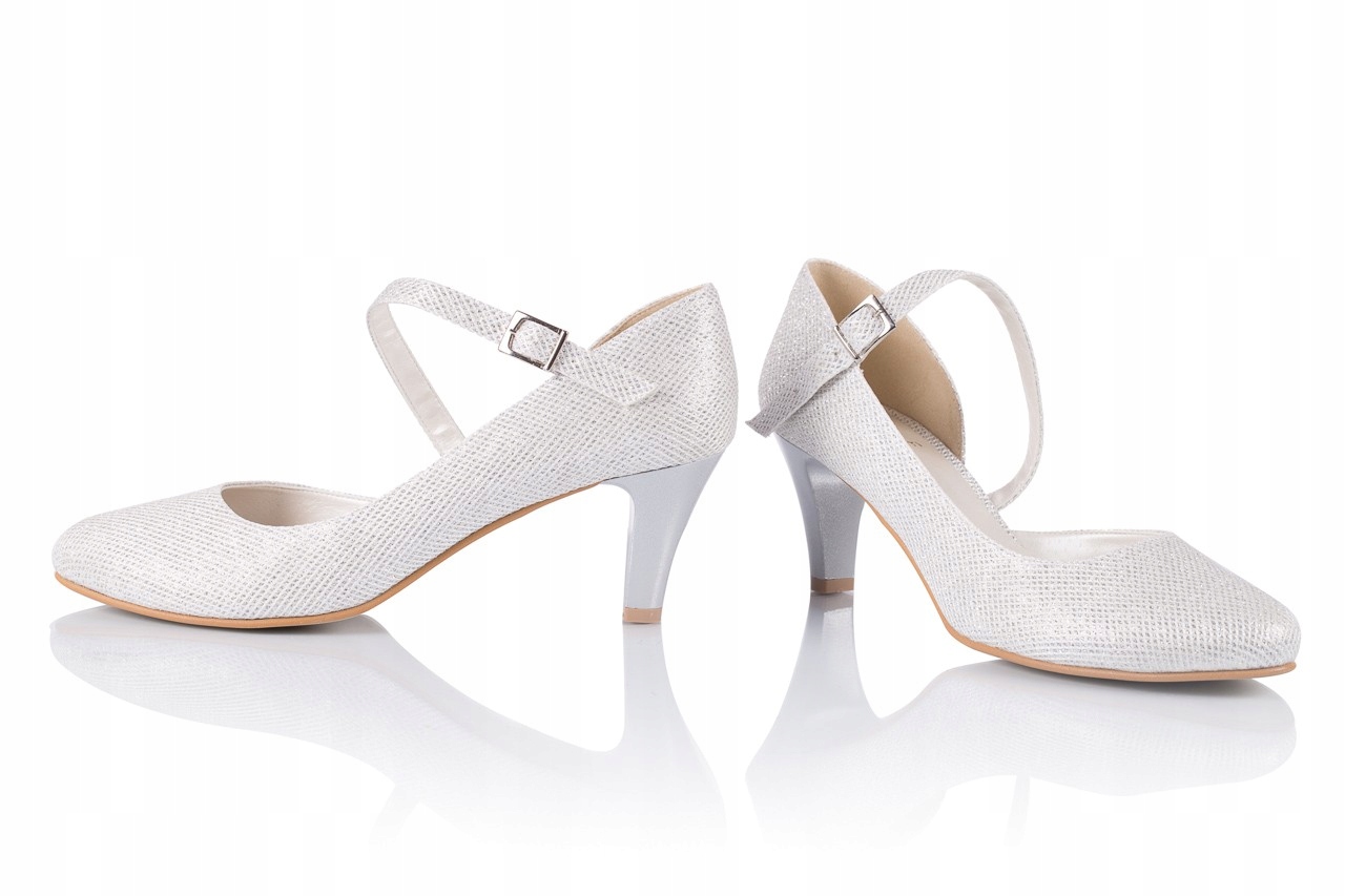 svatební boty Božena 3/4 Stříbrné lodičky na nízkém podpatku s páskem 37