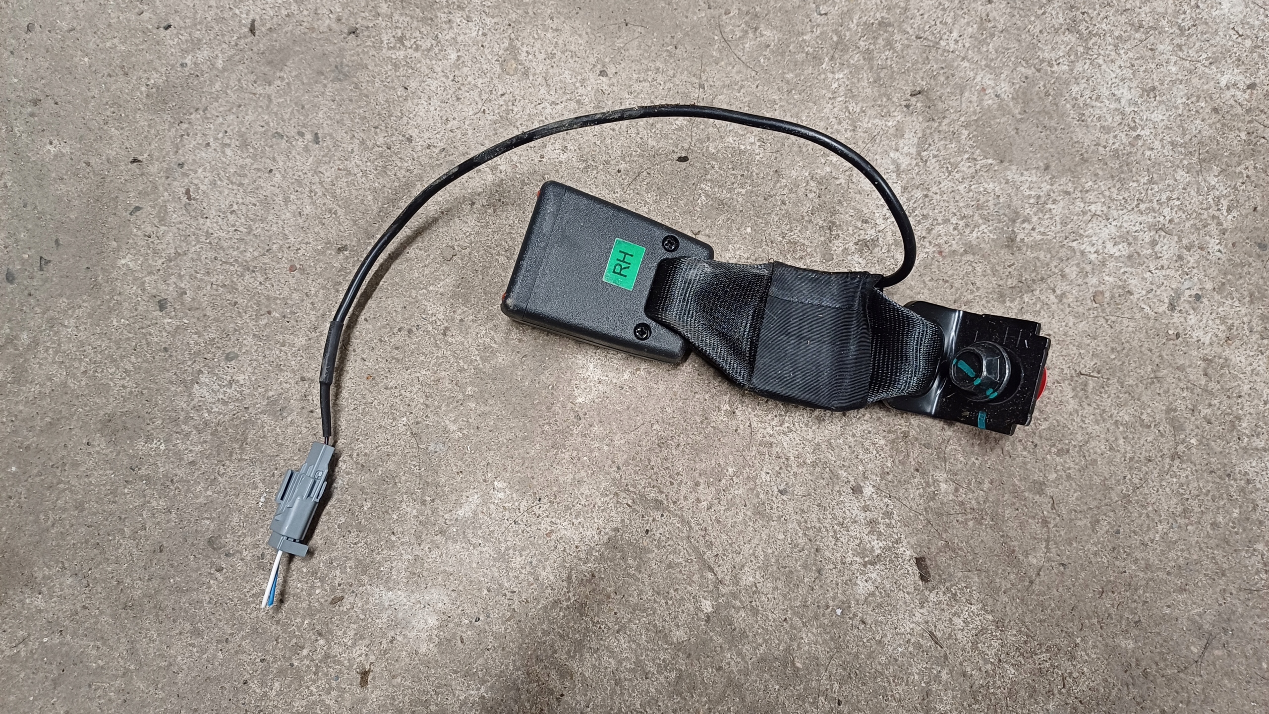 Dacia SPRING защелка крепление ремня