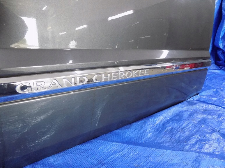 door left front JEEP GRAND CHEROKEE WK 05-10