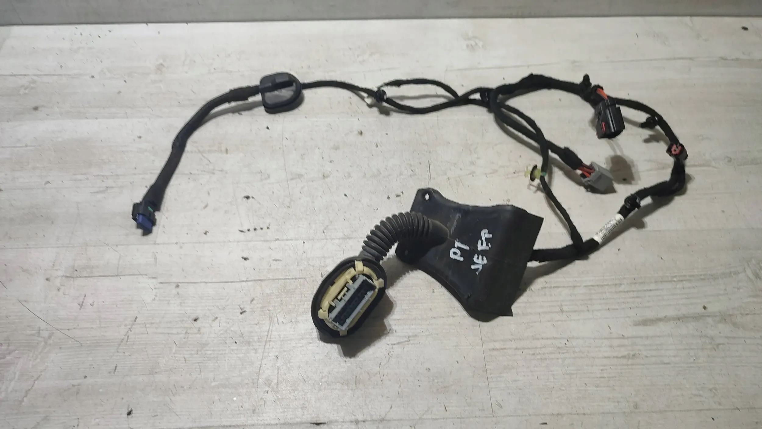 Jeep Cherokee KL 15r. 2.0d rear part side right bundle door