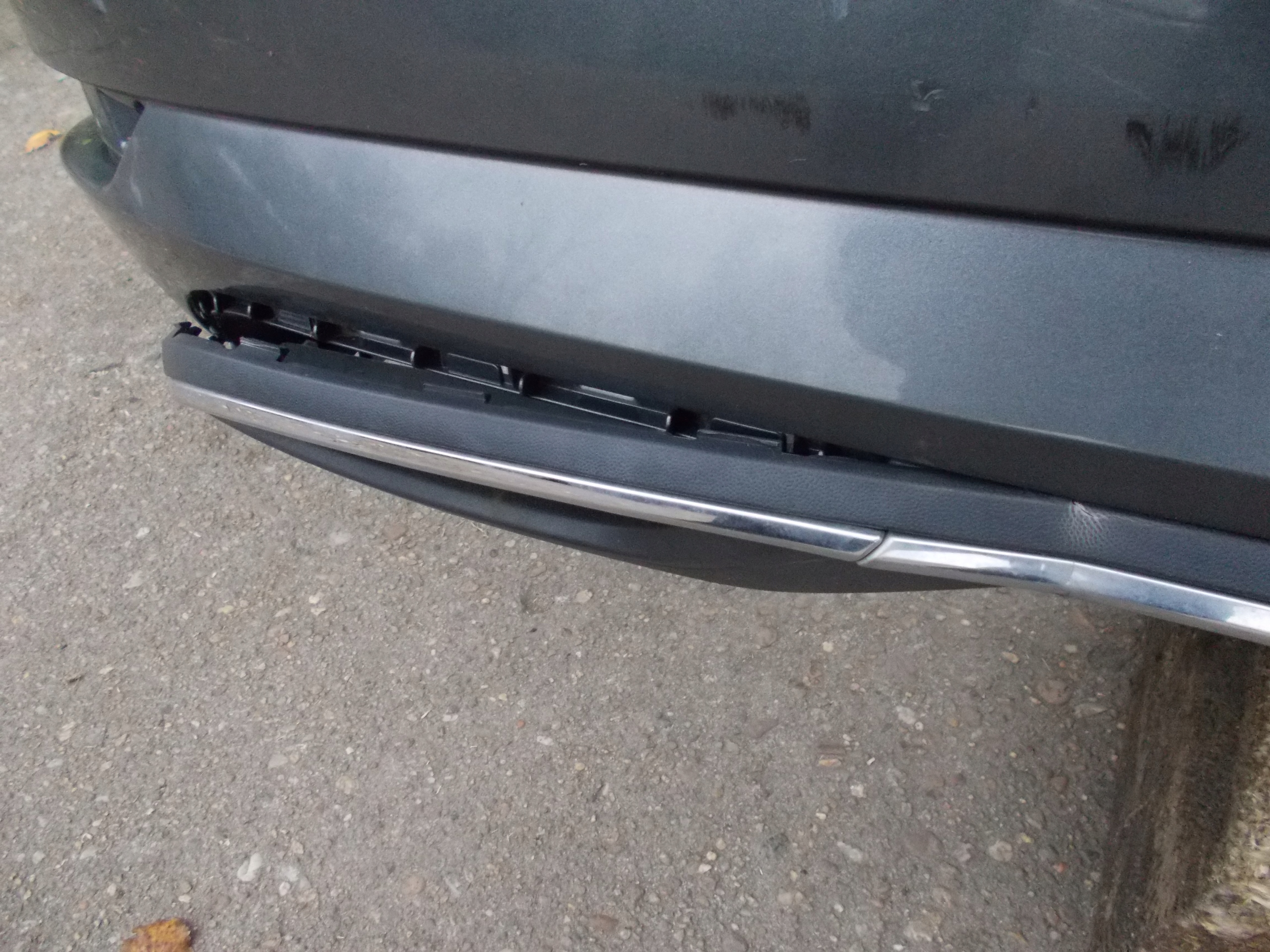 VW GOLF VII Stoßstange heck unter PDC