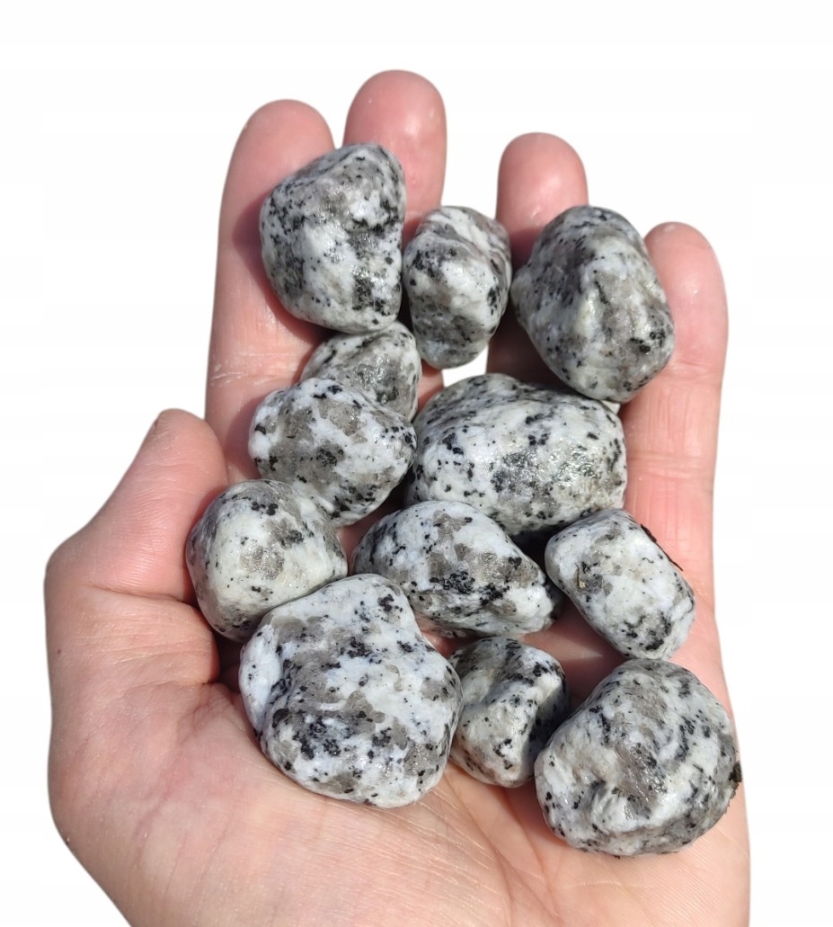 Granitové kamene obklopujúce bielo-sivý granitový kameň záhrada 16-32 mm 0,5 kg